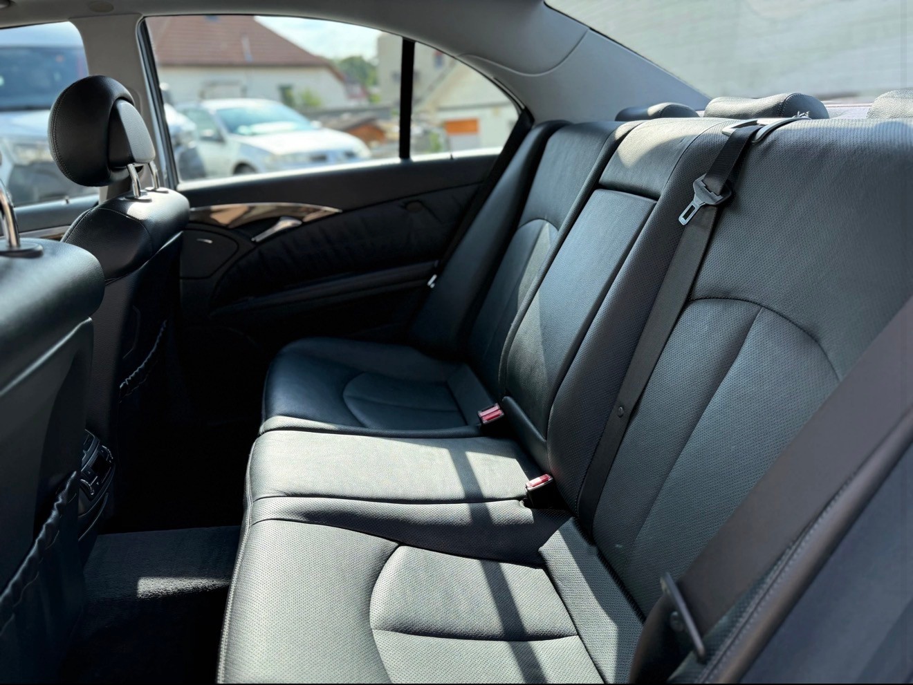 MERCEDES-BENZ E 500 Avantgarde 4Matic Automatic-image-10