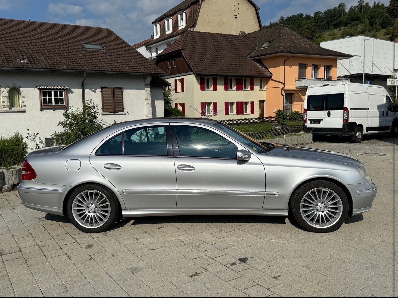 MERCEDES-BENZ E 500 Avantgarde 4Matic Automatic-showroom-element-3