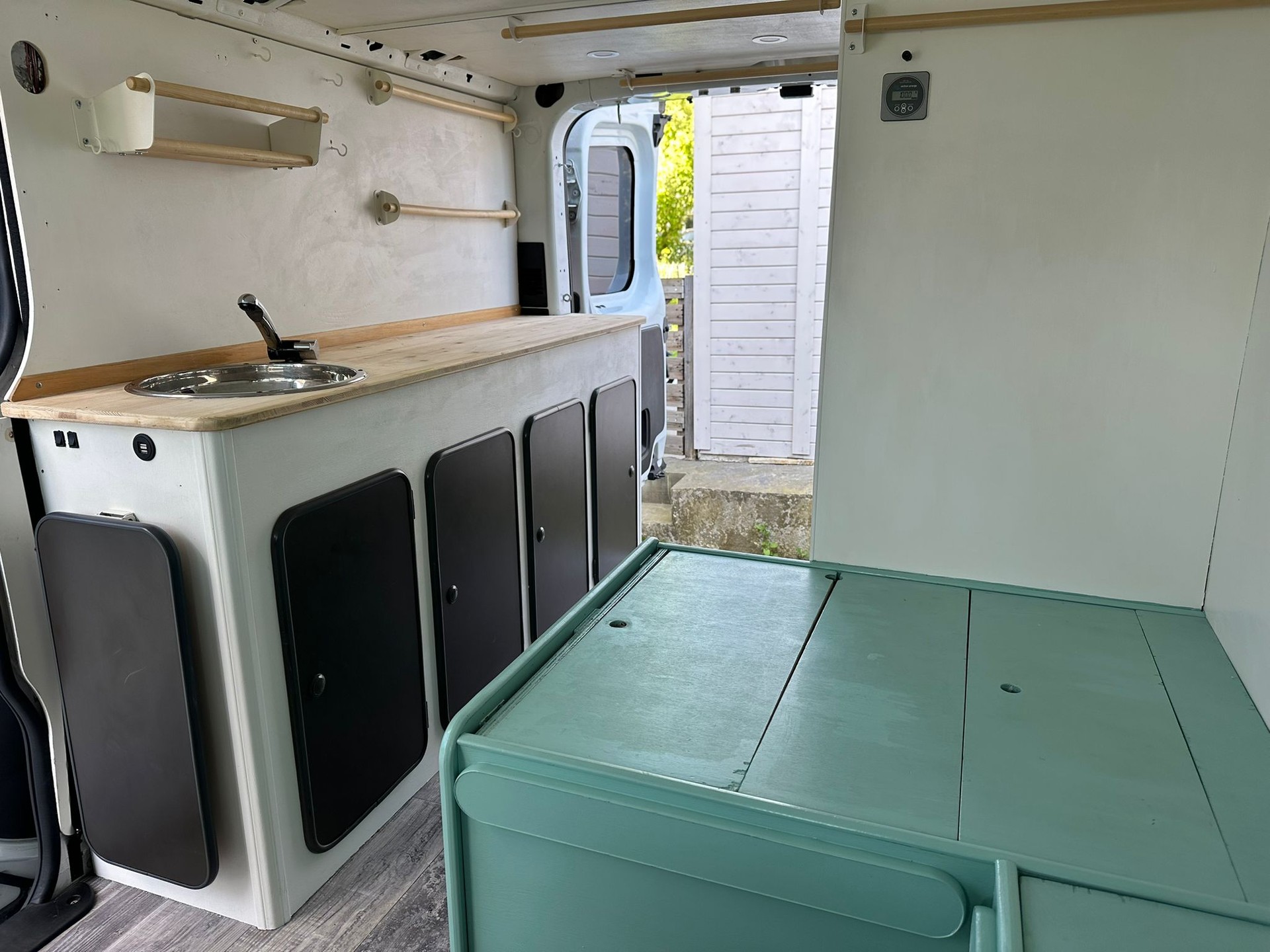 RENAULT TRAFIC-image-3