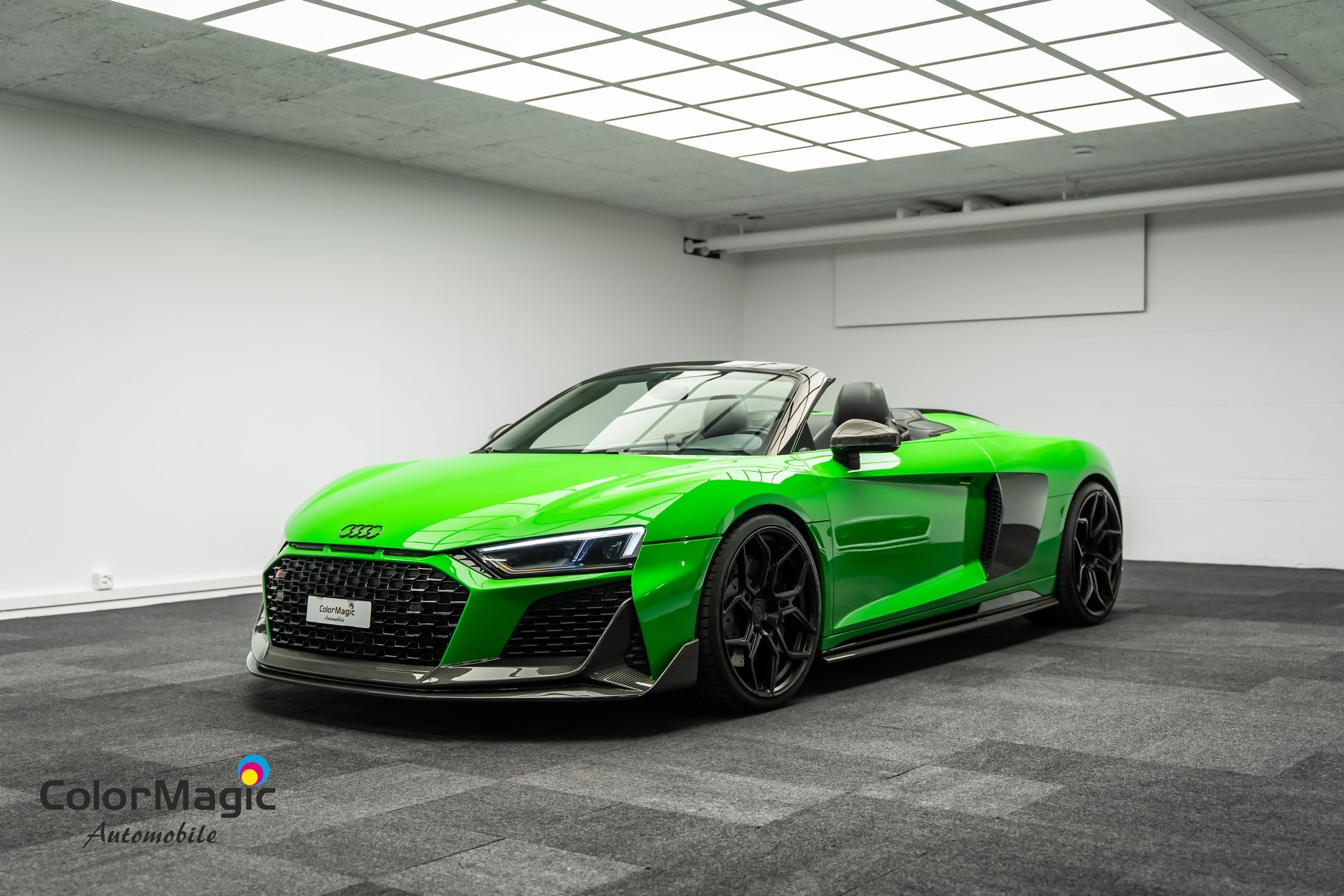 AUDI AUDI * R8 SPYDER 5.2 QUATTRO * EINZELSTÜCK IN AUDI EXCLUSIVE MICROMMATAGRÜN & CARBON INNEN & AUSSEN * LEASING AB 720.- *