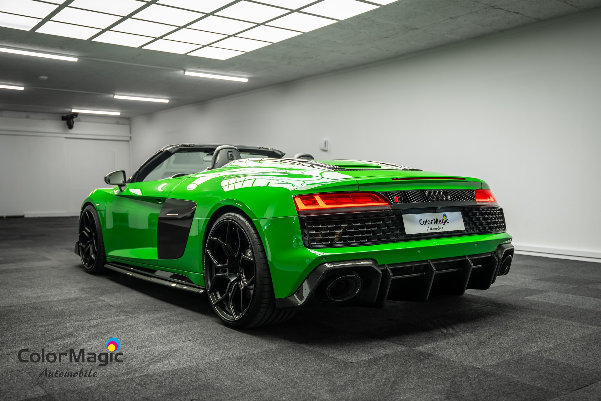 AUDI AUDI * R8 SPYDER 5.2 QUATTRO * EINZELSTÜCK IN AUDI EXCLUSIVE MICROMMATAGRÜN & CARBON INNEN & AUSSEN * LEASING AB 720.- *-showroom-element-3