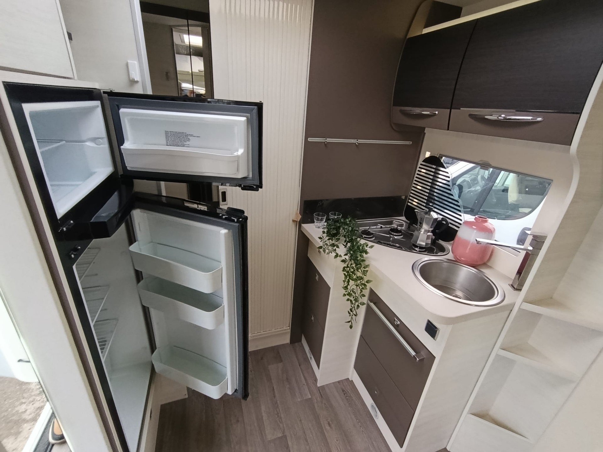 CHALLENGER Trigano FD4 ***Top gepflegter Familien-Camper mit Pkw-Fahrkomfort***Dieselheizung *Hubbett *Fahrerhausverdunklung *Navigation *-image-15