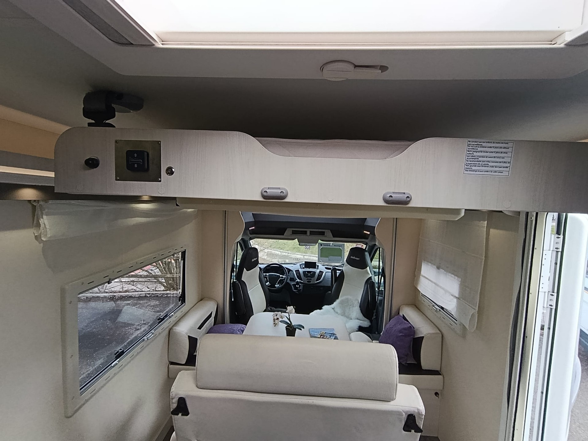 CHALLENGER Trigano FD4 ***Top gepflegter Familien-Camper mit Pkw-Fahrkomfort***Dieselheizung *Hubbett *Fahrerhausverdunklung *Navigation *-image-19