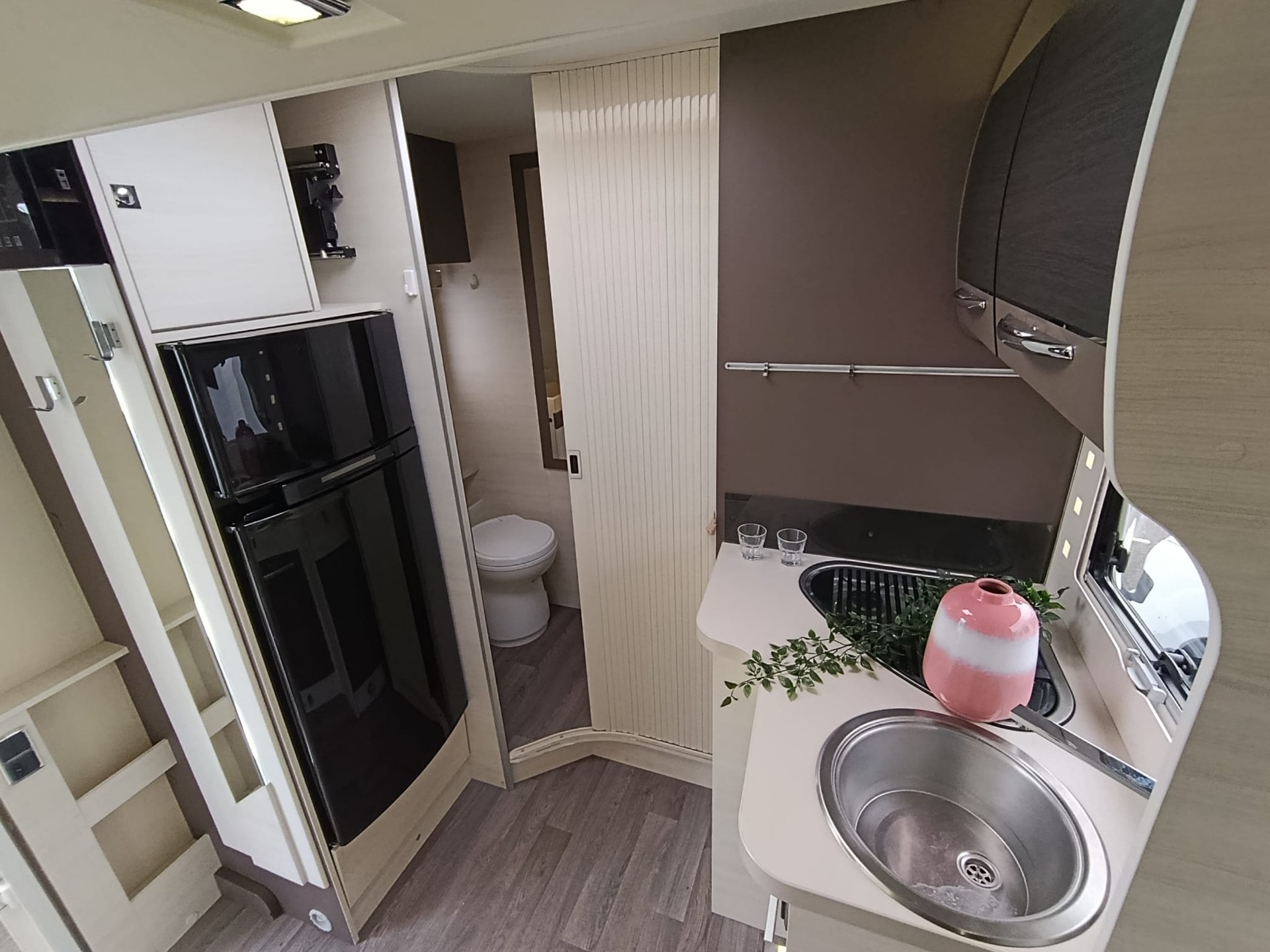 CHALLENGER Trigano FD4 ***Top gepflegter Familien-Camper mit Pkw-Fahrkomfort***Dieselheizung *Hubbett *Fahrerhausverdunklung *Navigation *-image-17