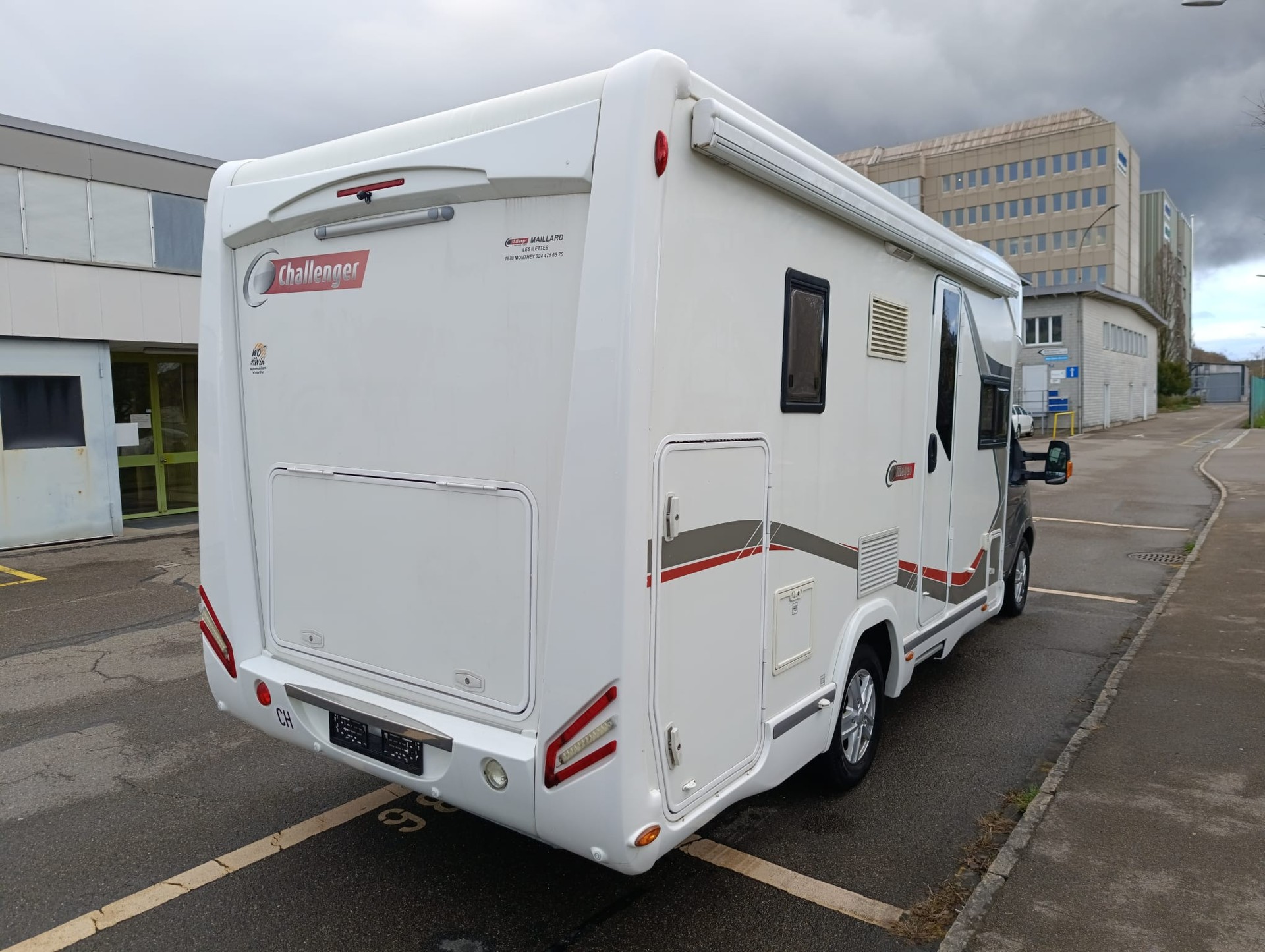 CHALLENGER Trigano FD4 ***Top gepflegter Familien-Camper mit Pkw-Fahrkomfort***Dieselheizung *Hubbett *Fahrerhausverdunklung *Navigation *-showroom-element-2