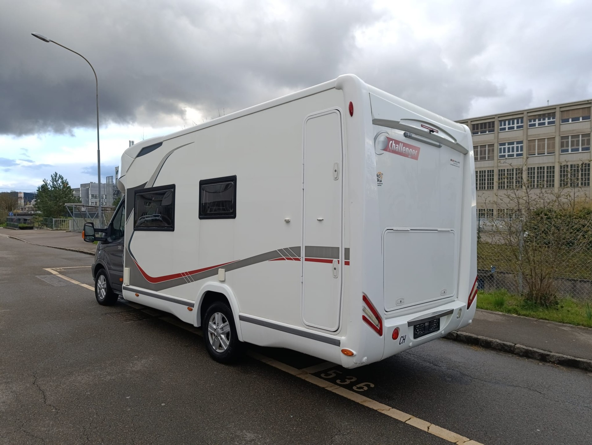 CHALLENGER Trigano FD4 ***Top gepflegter Familien-Camper mit Pkw-Fahrkomfort***Dieselheizung *Hubbett *Fahrerhausverdunklung *Navigation *-image-7