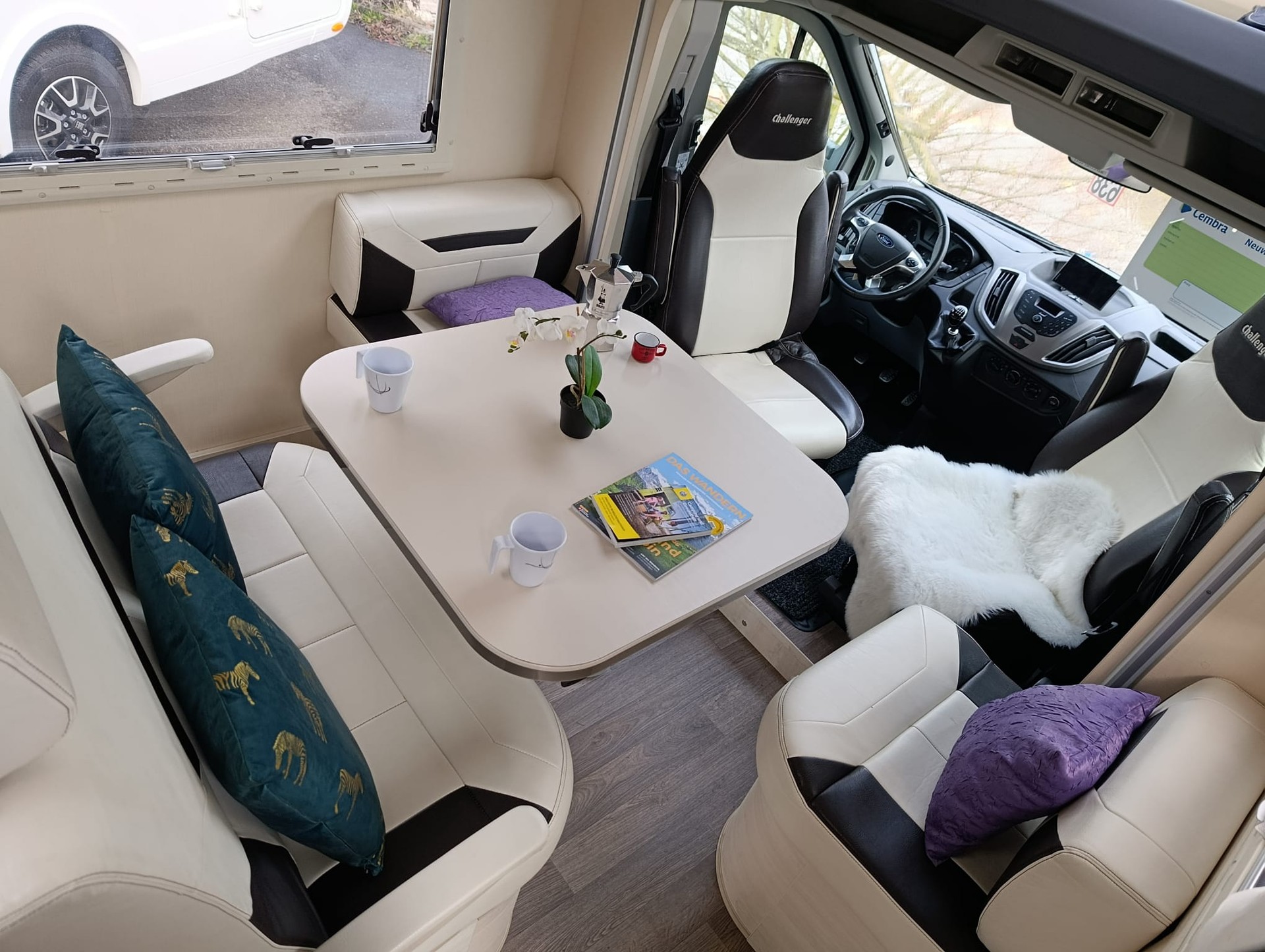 CHALLENGER Trigano FD4 ***Top gepflegter Familien-Camper mit Pkw-Fahrkomfort***Dieselheizung *Hubbett *Fahrerhausverdunklung *Navigation *-showroom-element-1