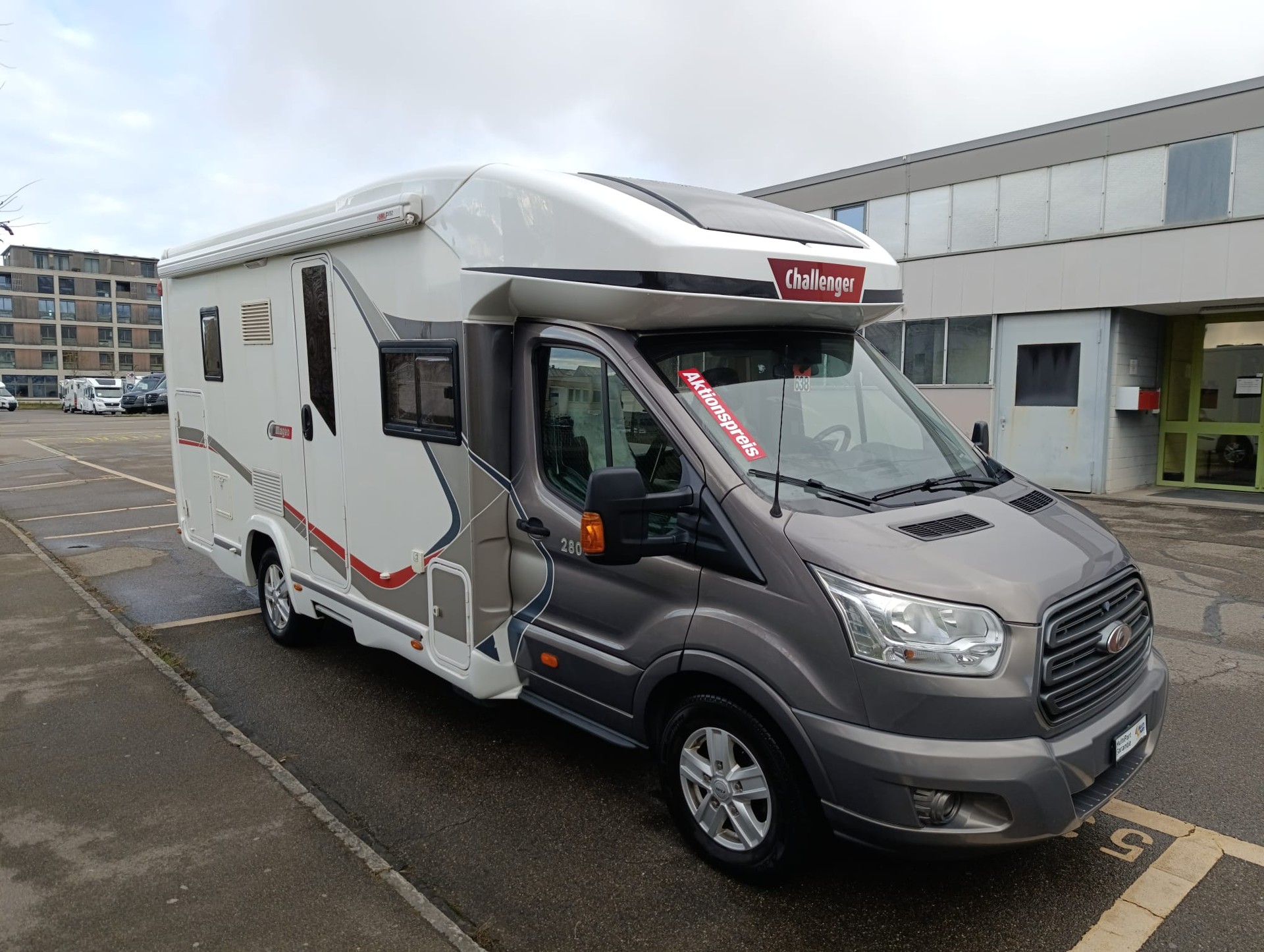 CHALLENGER Trigano FD4 ***Top gepflegter Familien-Camper mit Pkw-Fahrkomfort***Dieselheizung *Hubbett *Fahrerhausverdunklung *Navigation *-image-4