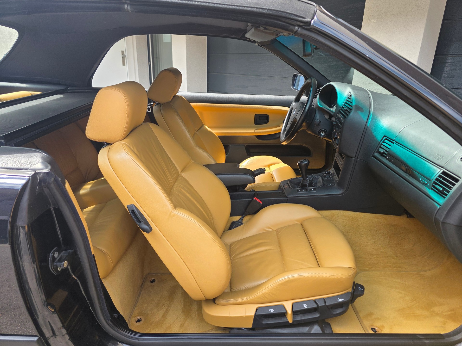 BMW 320i Cabrio M-Technik-image-7