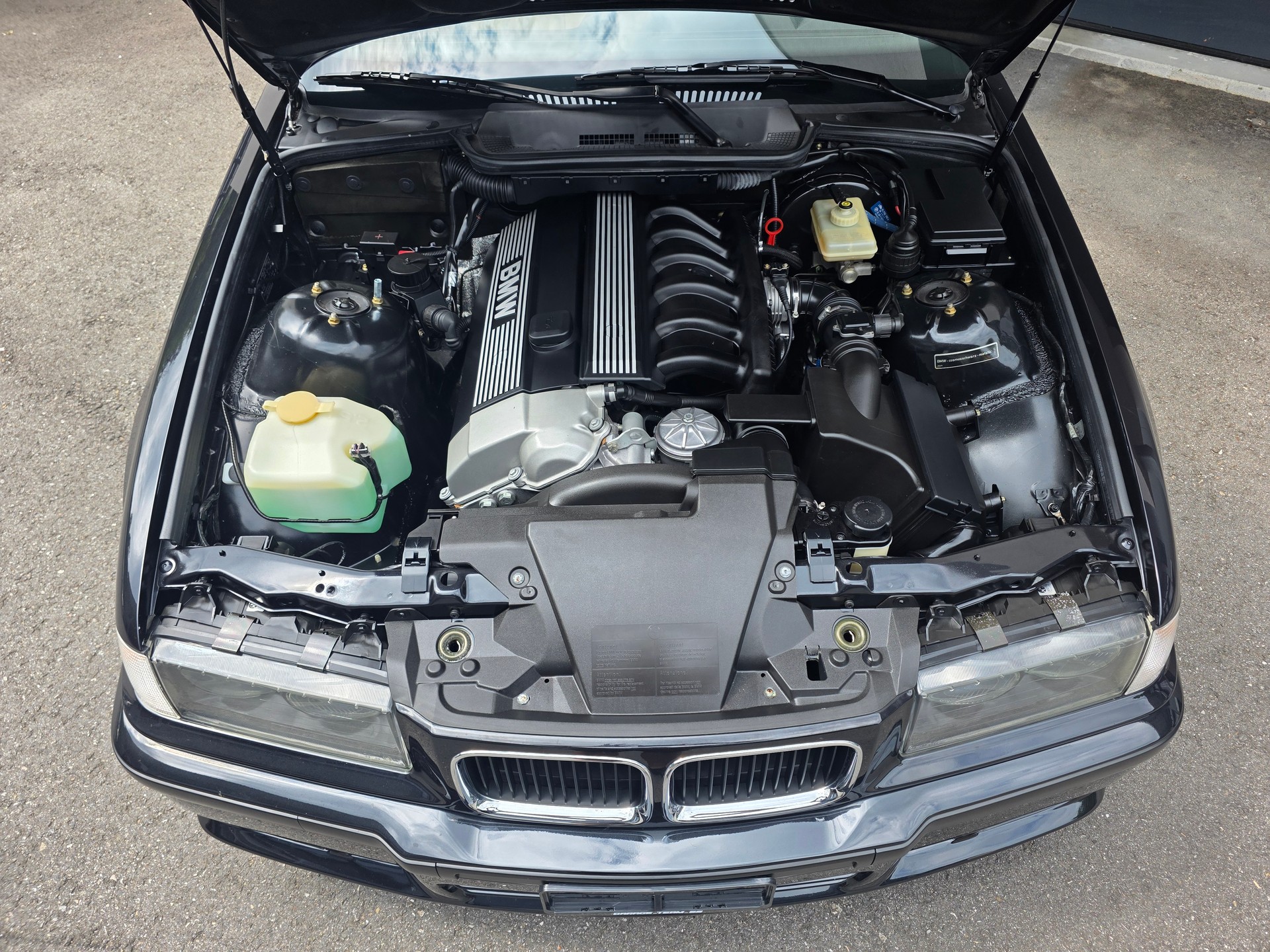 BMW 320i Cabrio M-Technik-image-5