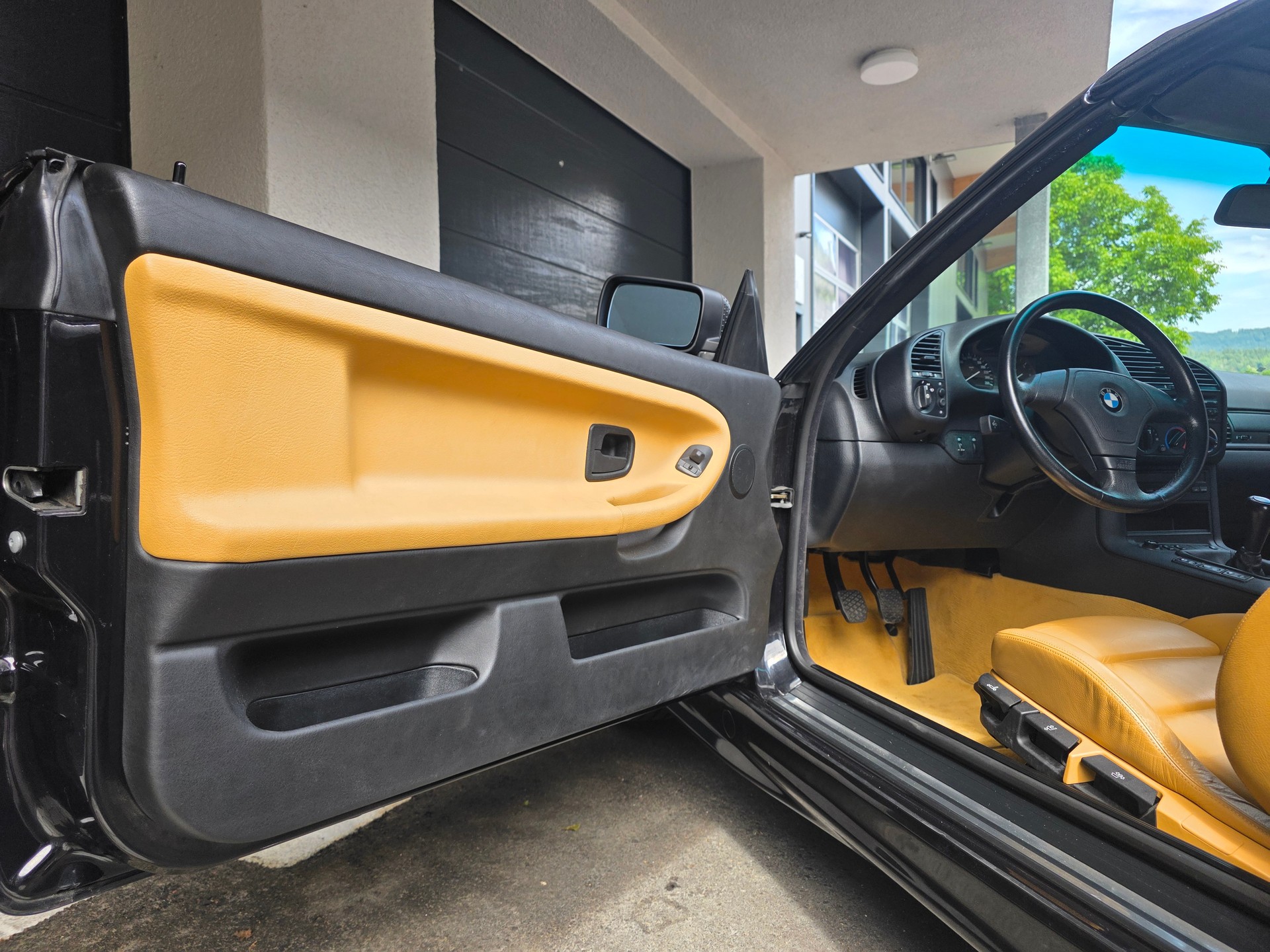 BMW 320i Cabrio M-Technik-image-13