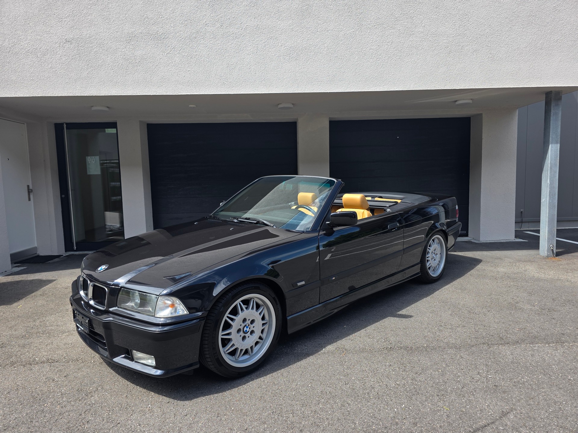 BMW 320i Cabrio M-Technik-image-14