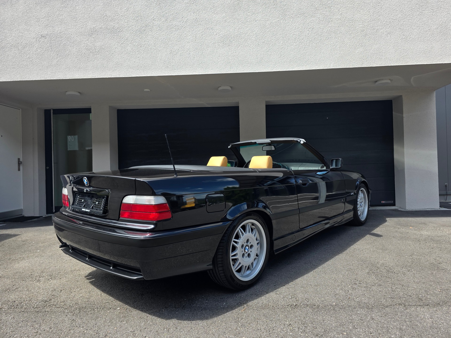 BMW 320i Cabrio M-Technik-image-15