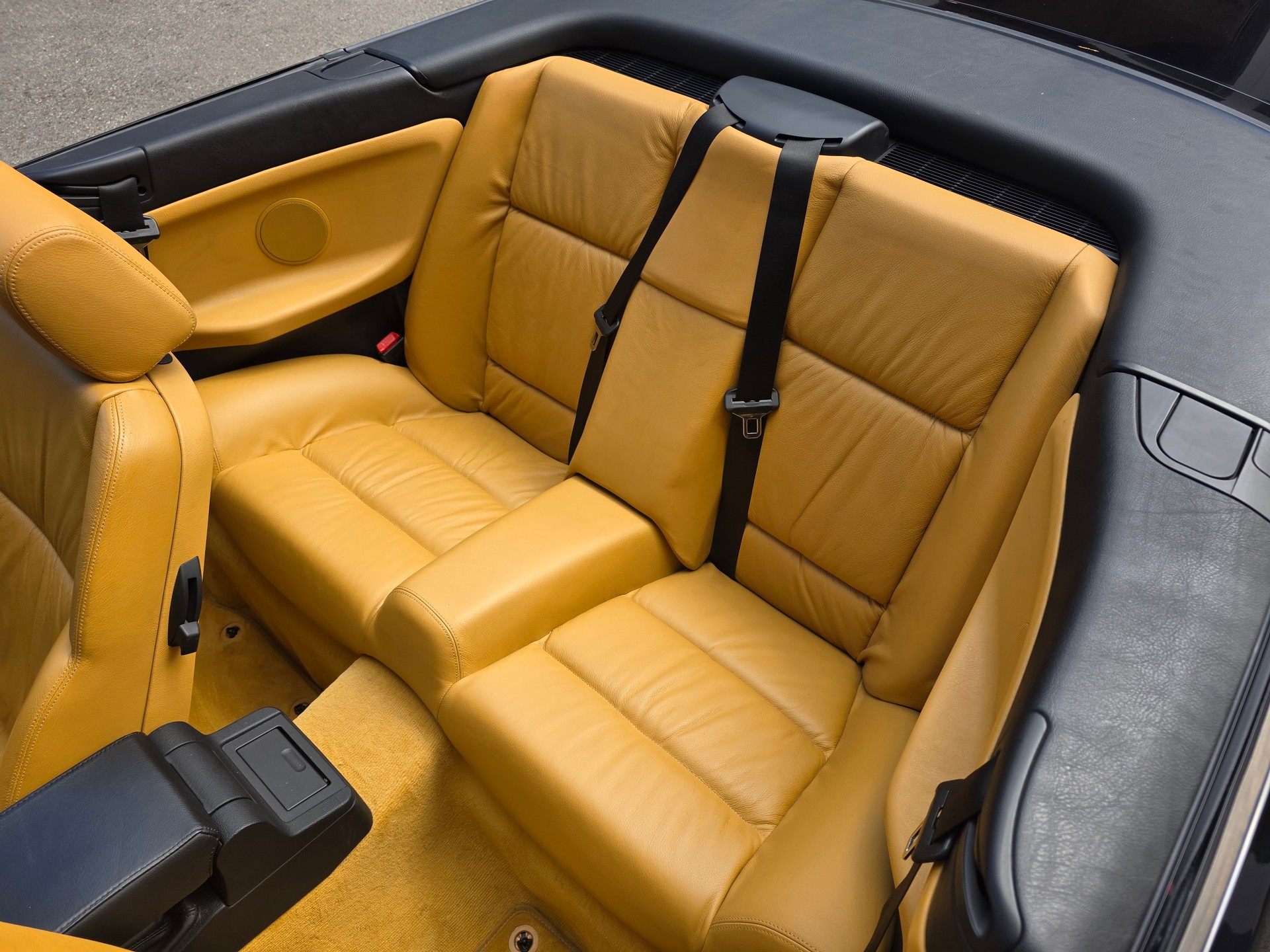 BMW 320i Cabrio M-Technik-image-9