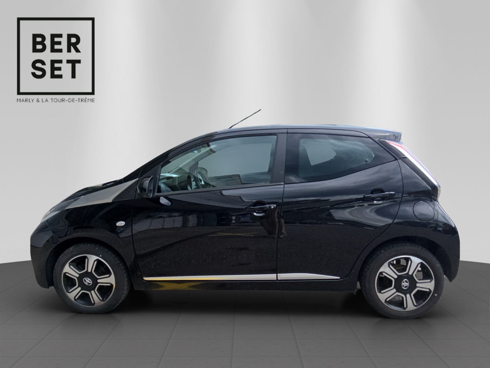 TOYOTA Aygo 1.2 VVT-i x-clusiv-showroom-element-1