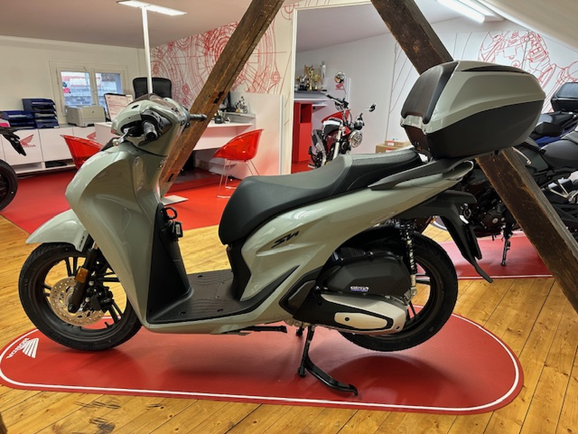 HONDA SH 125 Smart Top Box TOP Occasion mit wenig Kilometer-image-1