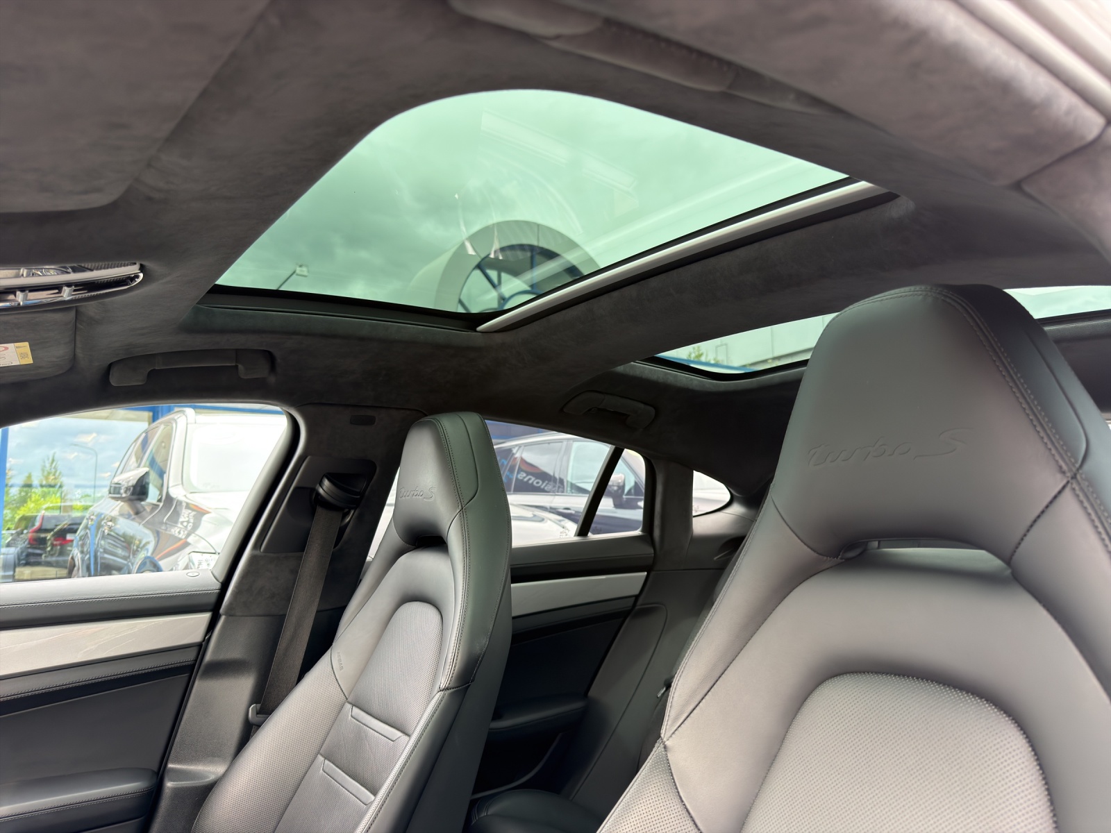 PORSCHE Panamera Turbo Executive PDK-image-16