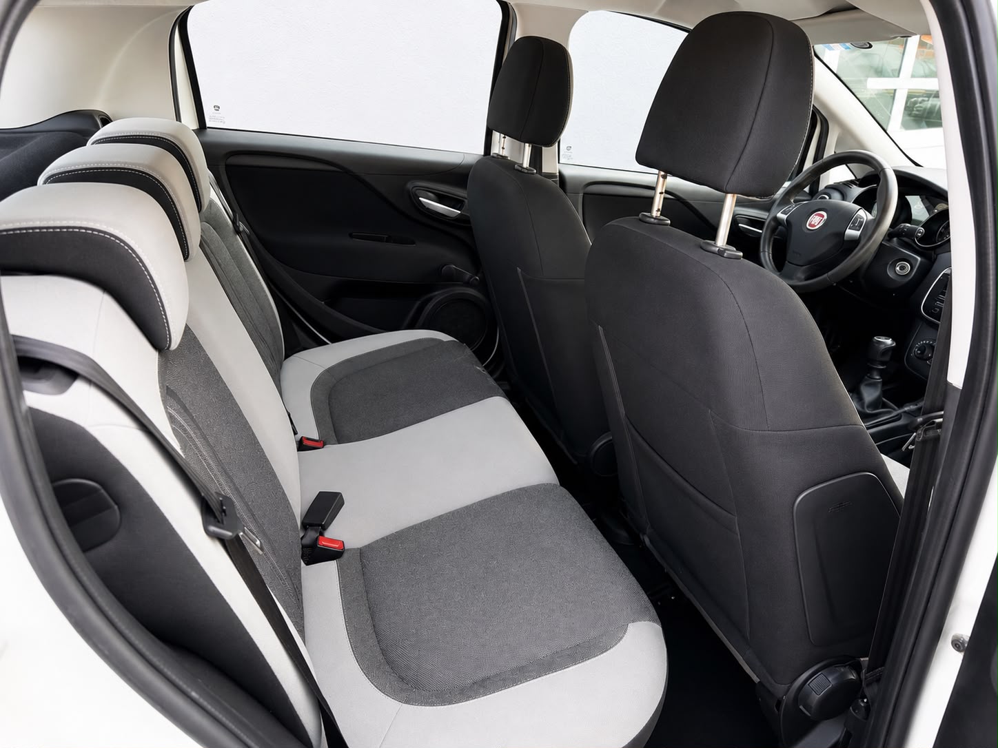 FIAT Punto 1.4 Lounge-image-14