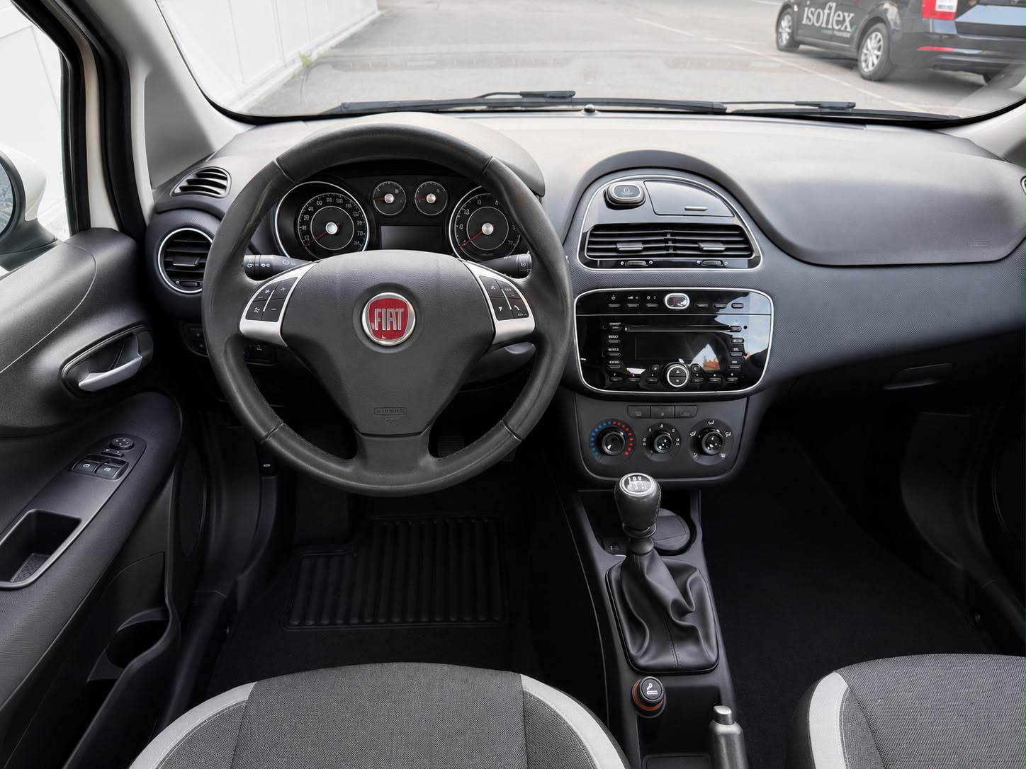 FIAT Punto 1.4 Lounge-image-8