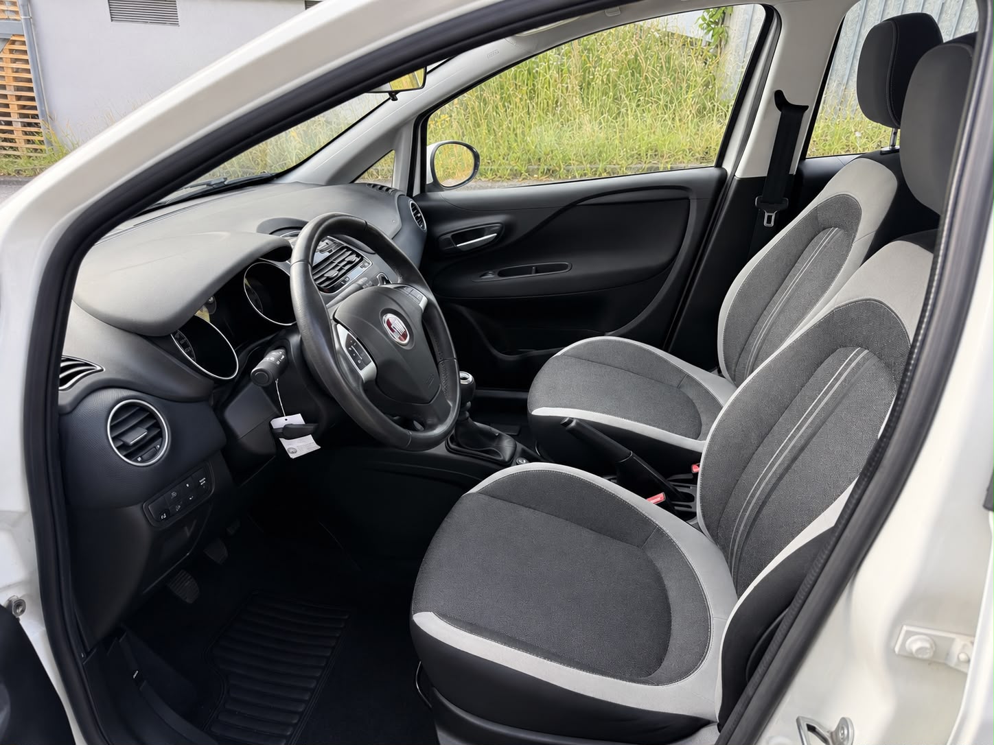 FIAT Punto 1.4 Lounge-image-11