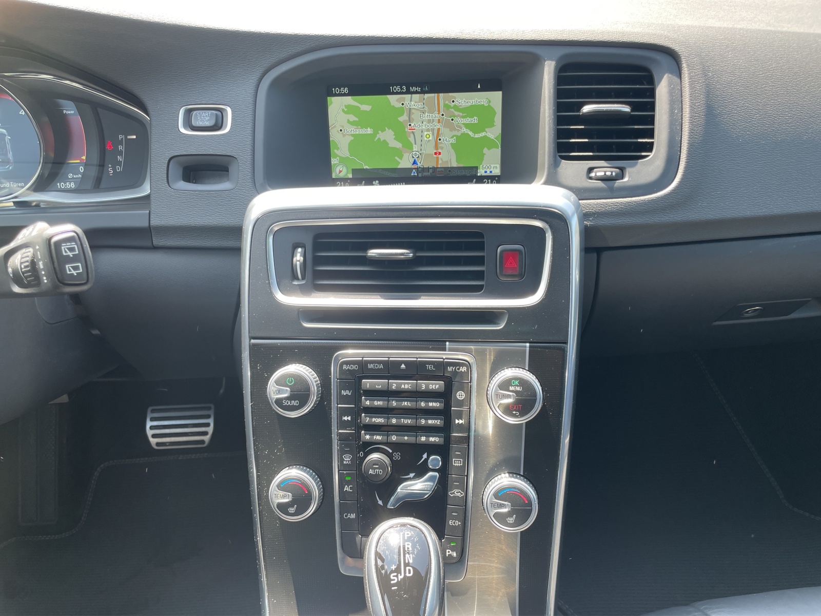 VOLVO V60 2.0 D4 Momentum R-Design S/S-image-12