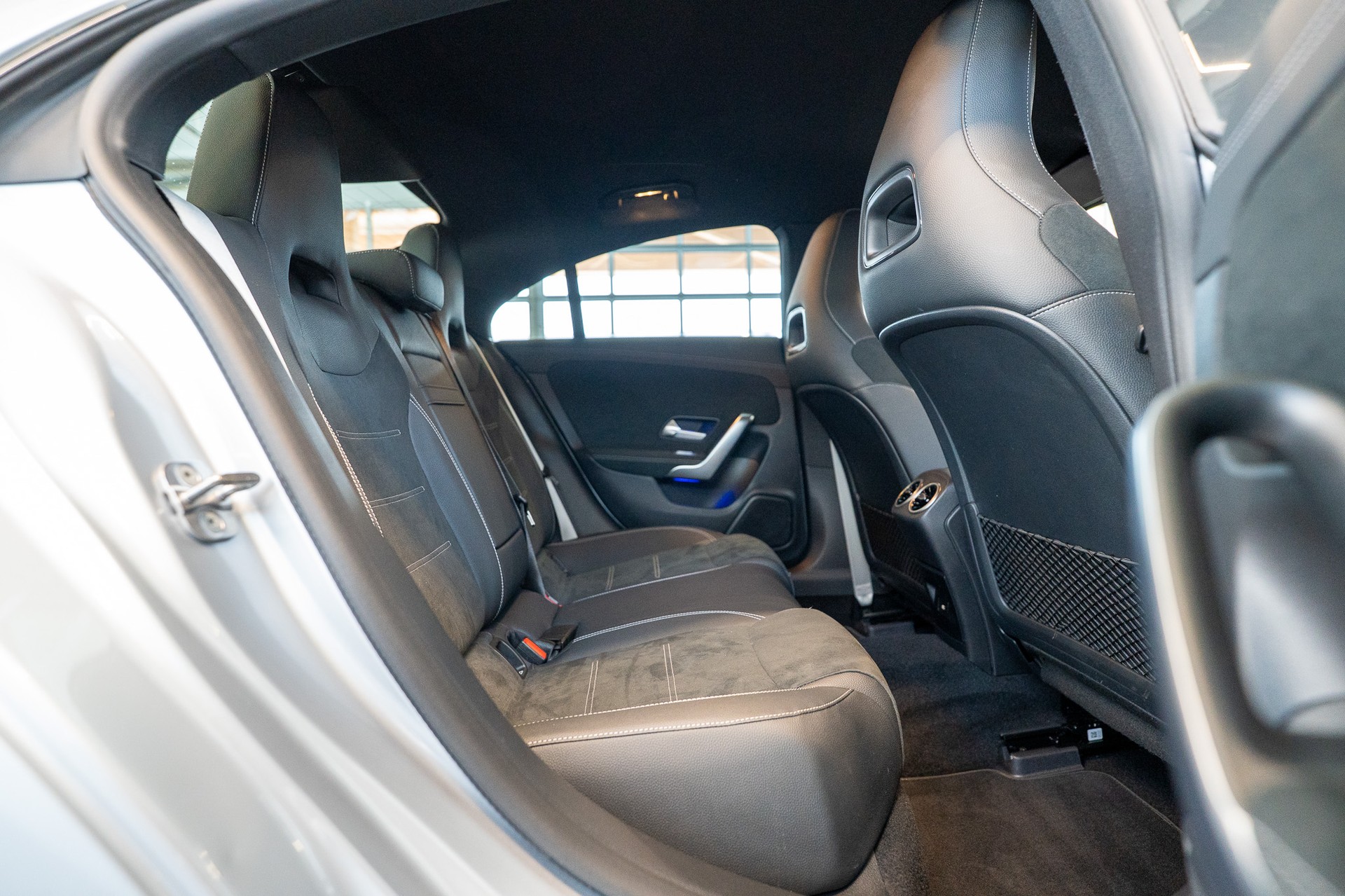 MERCEDES-BENZ CLA 200 AMG Line / Facelift / Rückfahrkamera / Ambientebeleuchtung-image-13