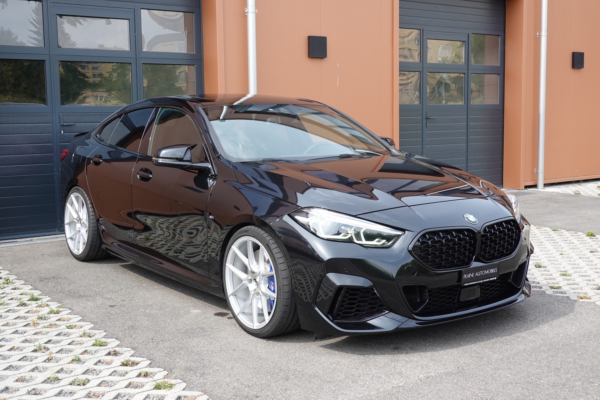 BMW M235i Gran Coupé xDrive - "CH Auto * Harman Kardon * Caméra * Tempomat Adaptatif * Service gratuit * Sièges Sport"-showroom-element-2