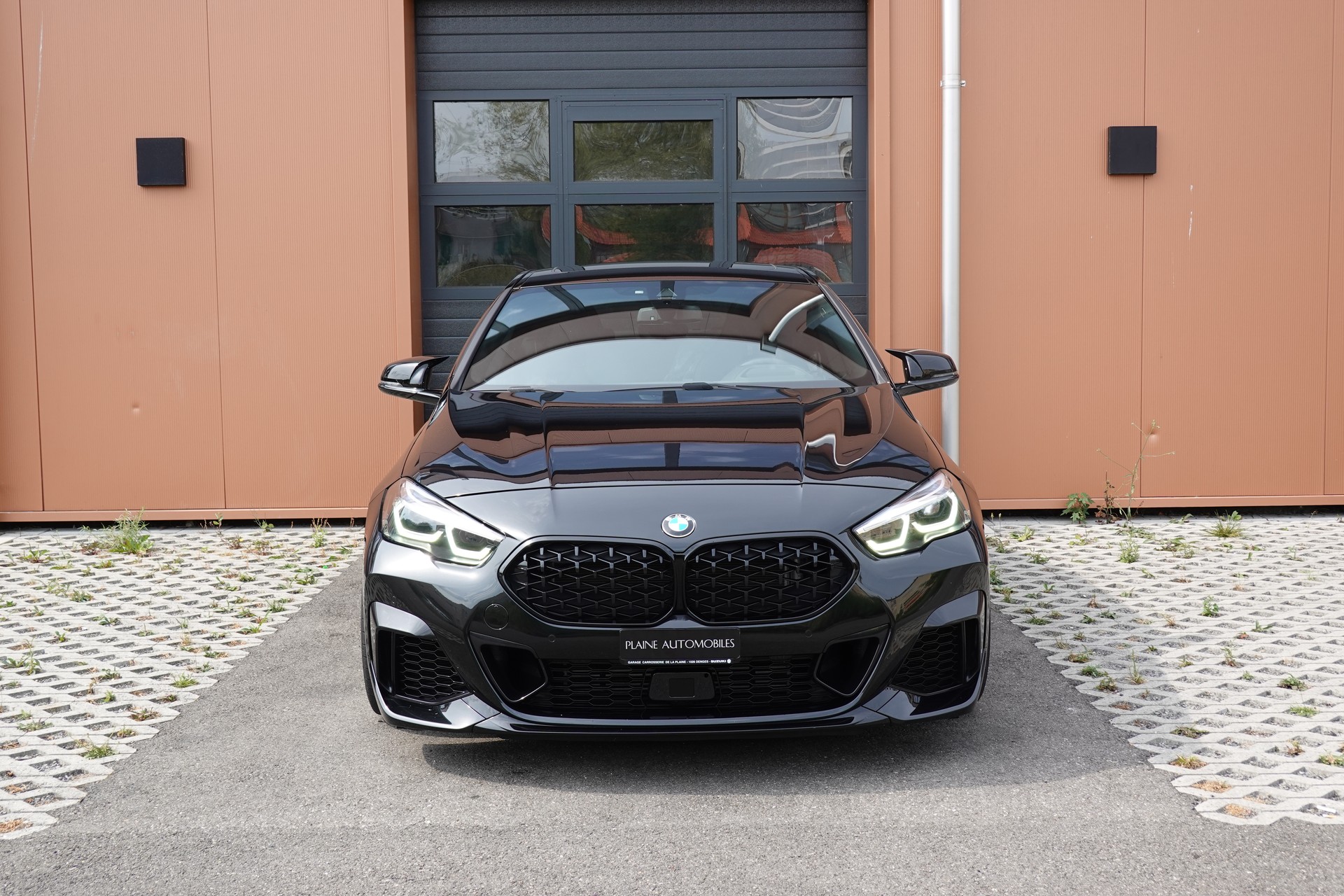 BMW M235i Gran Coupé xDrive - "CH Auto * Harman Kardon * Caméra * Tempomat Adaptatif * Service gratuit * Sièges Sport"-showroom-element-1