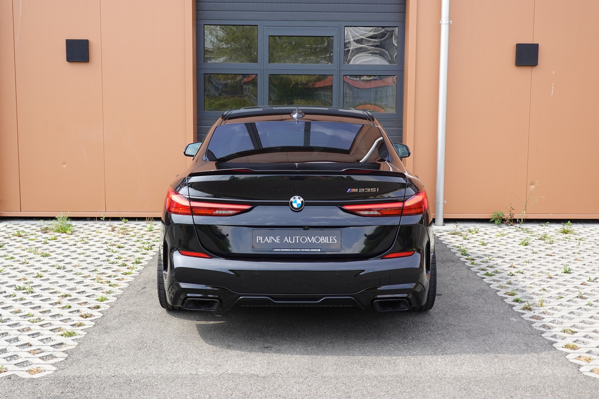 BMW M235i Gran Coupé xDrive - "CH Auto * Harman Kardon * Caméra * Tempomat Adaptatif * Service gratuit * Sièges Sport"-image-8