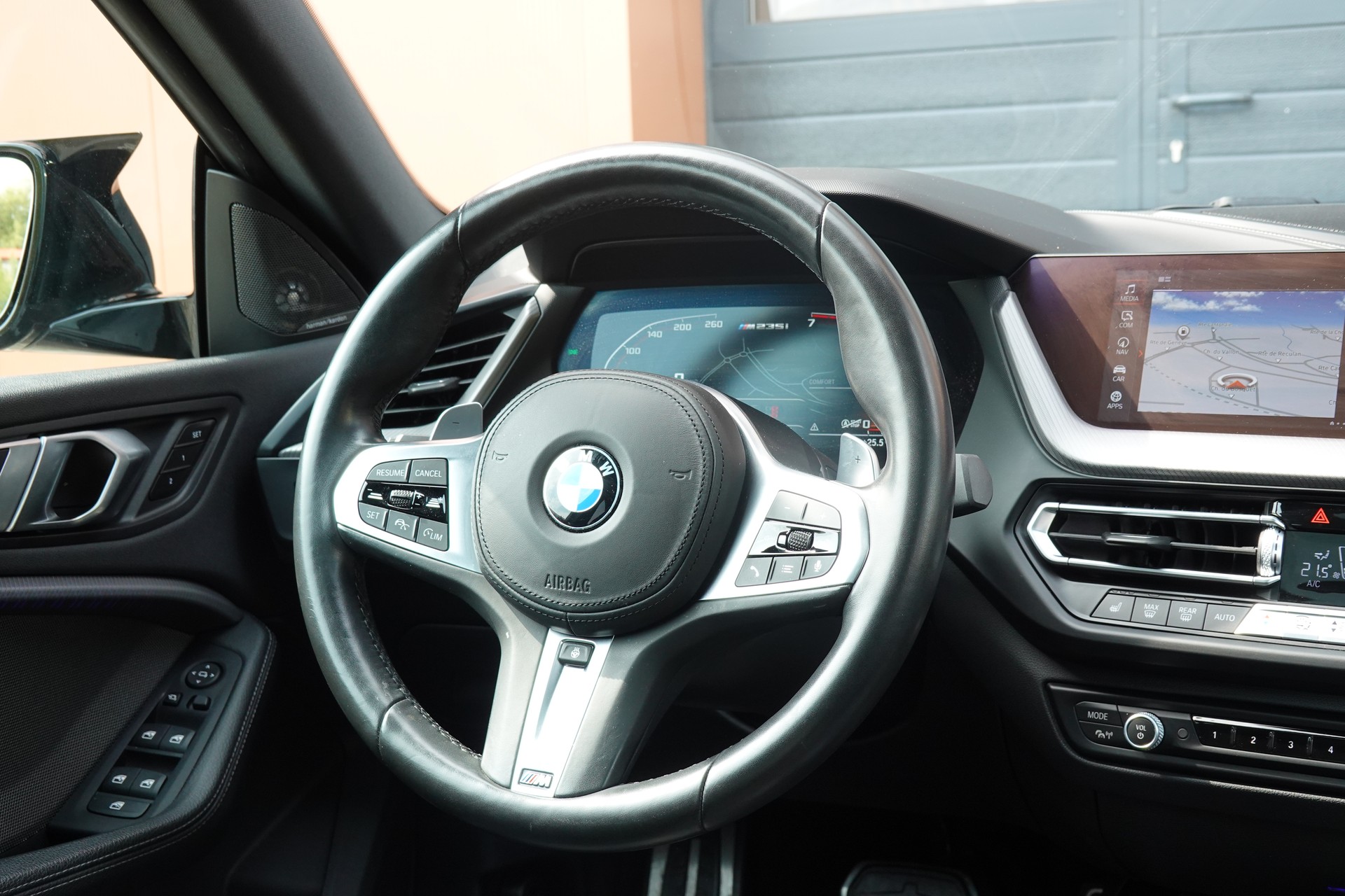 BMW M235i Gran Coupé xDrive - "CH Auto * Harman Kardon * Caméra * Tempomat Adaptatif * Service gratuit * Sièges Sport"-image-11