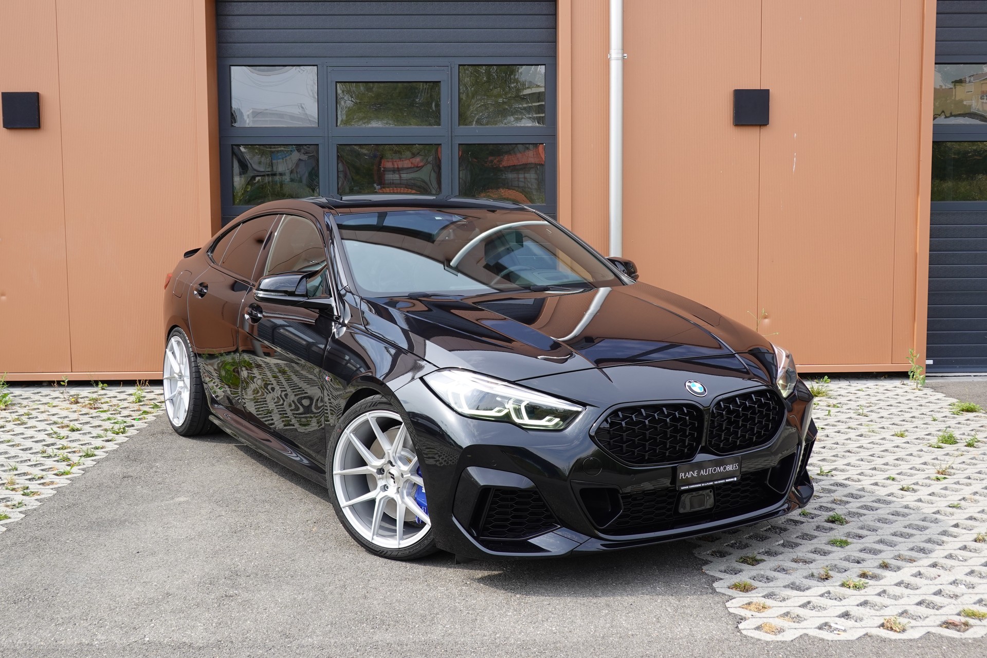 BMW M235i Gran Coupé xDrive - "CH Auto * Harman Kardon * Caméra * Tempomat Adaptatif * Service gratuit * Sièges Sport"