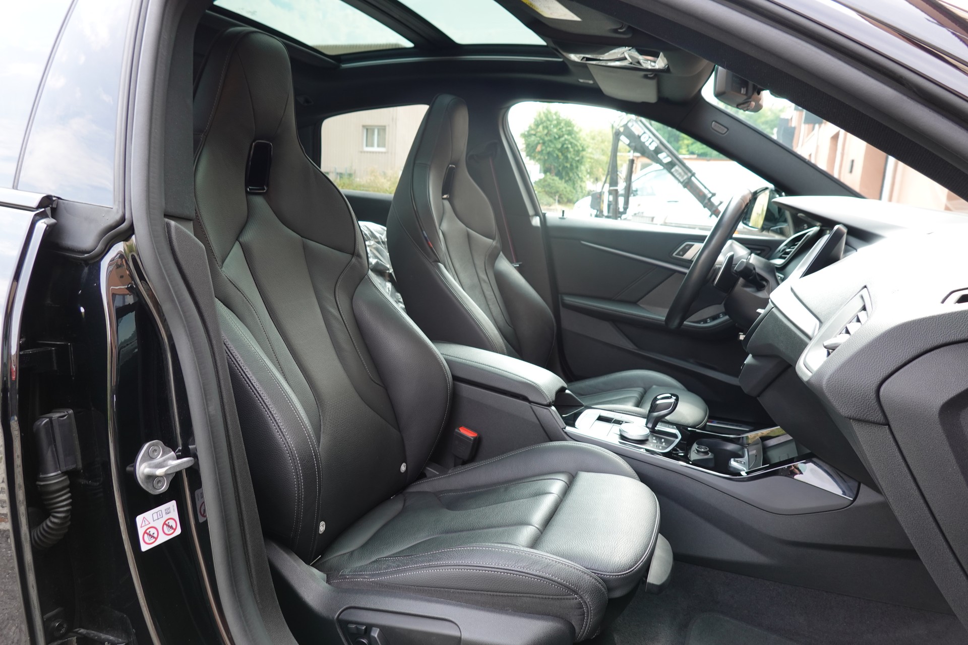 BMW M235i Gran Coupé xDrive - "CH Auto * Harman Kardon * Caméra * Tempomat Adaptatif * Service gratuit * Sièges Sport"-image-25