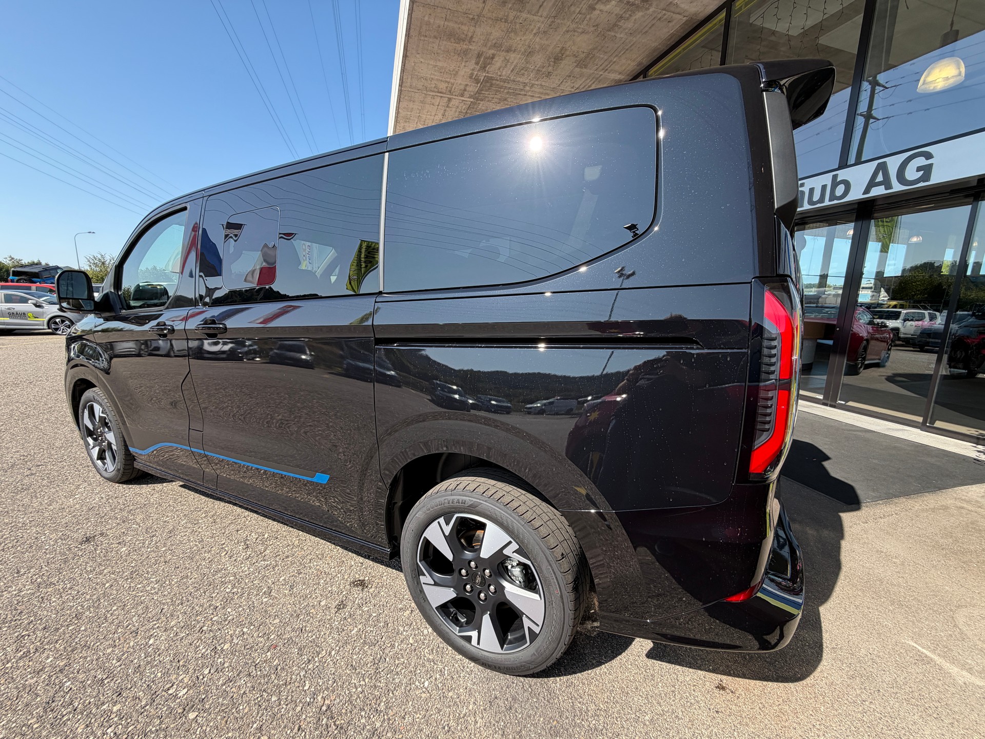 FORD Tourneo Bus 320 L1H1 Sport Automat 4x4-showroom-element-2