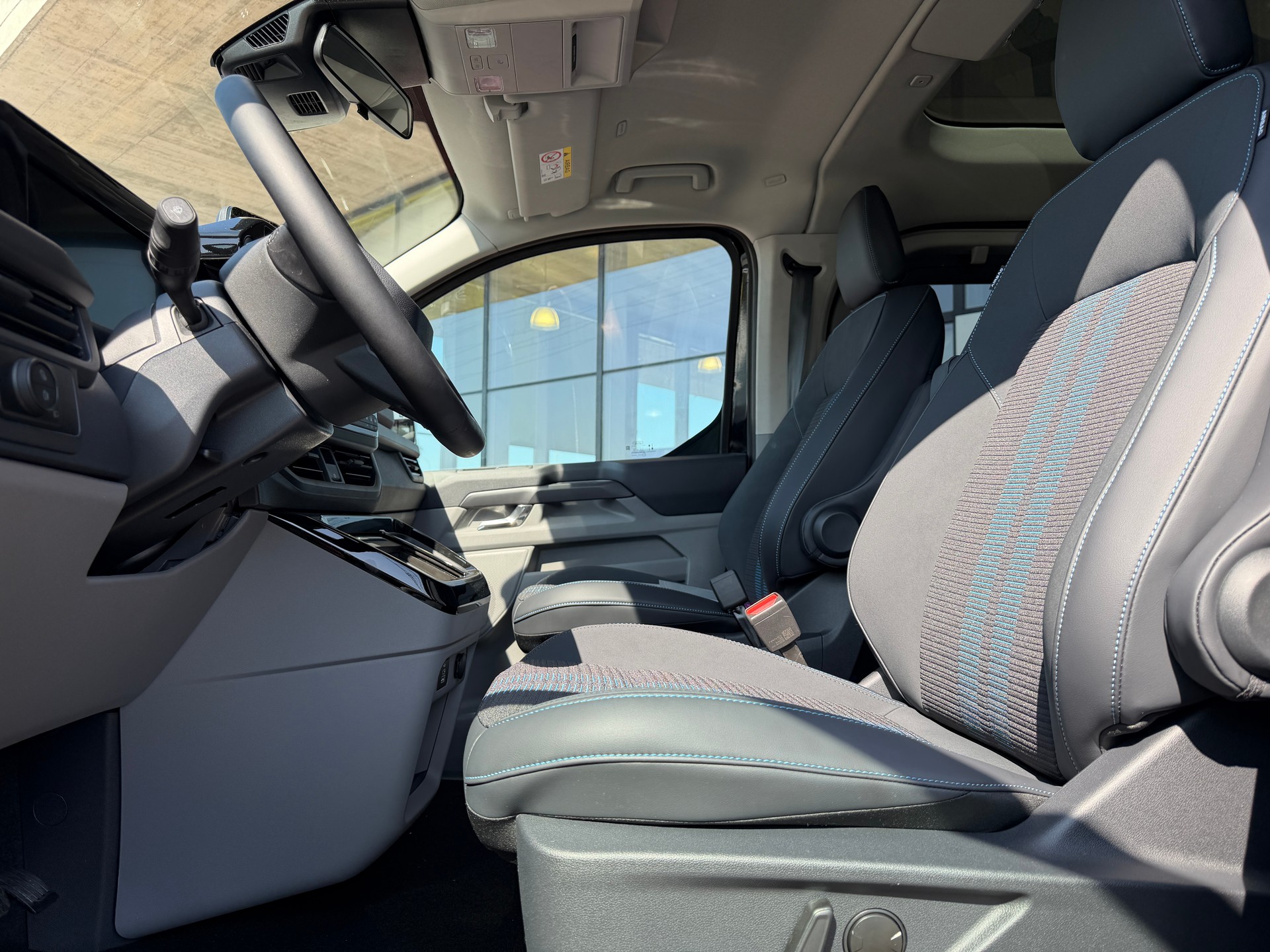 FORD Tourneo Bus 320 L1H1 Sport Automat 4x4-image-7