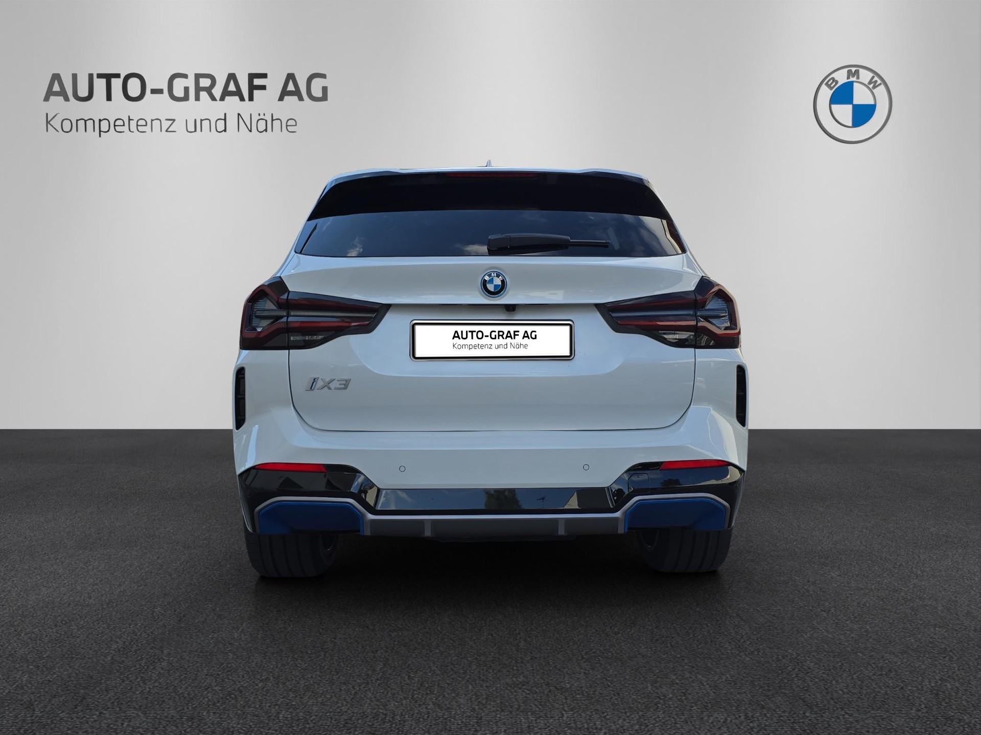 BMW iX3 Impressive-showroom-element-3