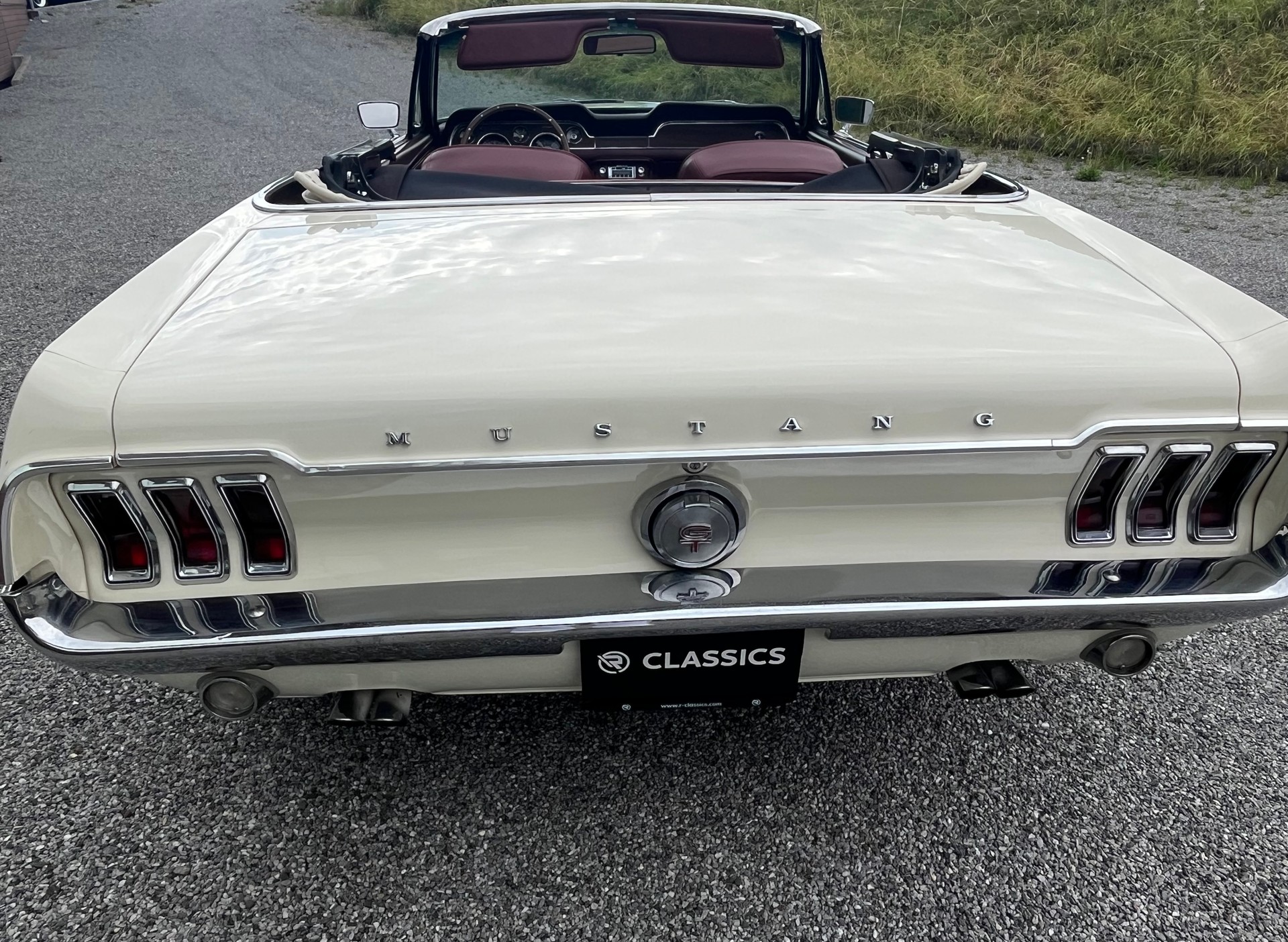 FORD Mustang GT 390 Convertible-showroom-element-3