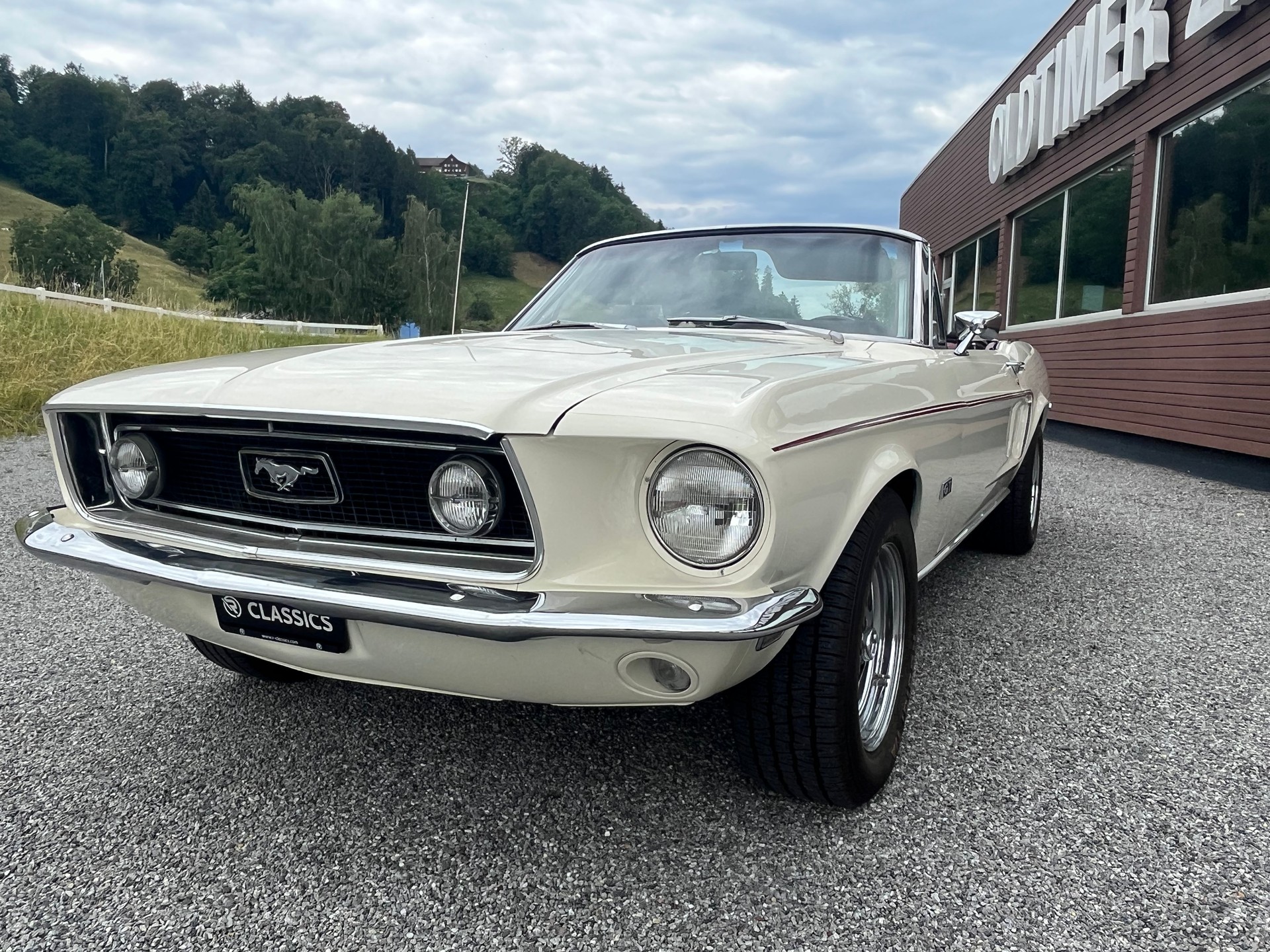 FORD Mustang GT 390 Convertible-showroom-element-1