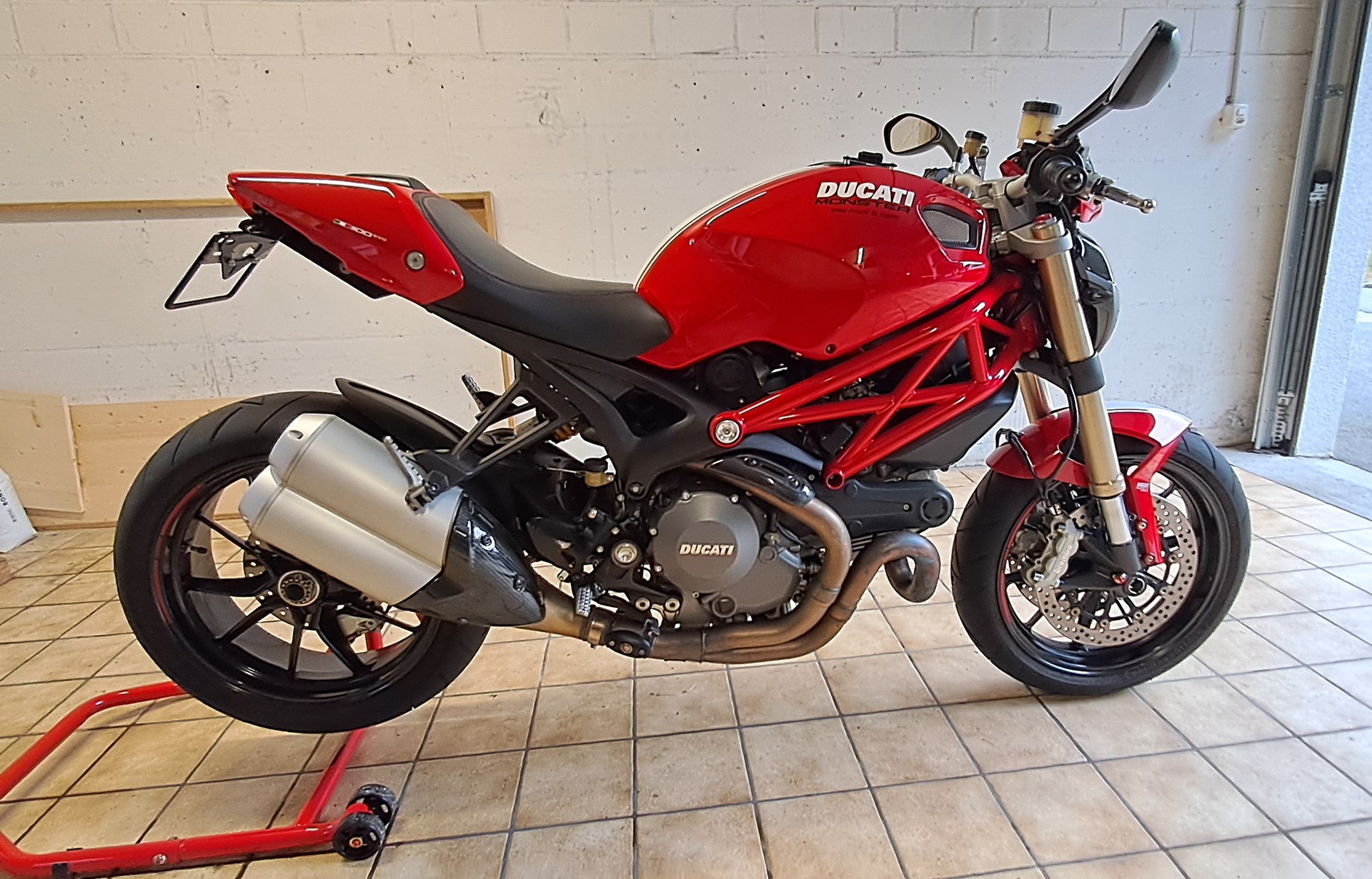 DUCATI Monster 1100 EVO ABS-image-10