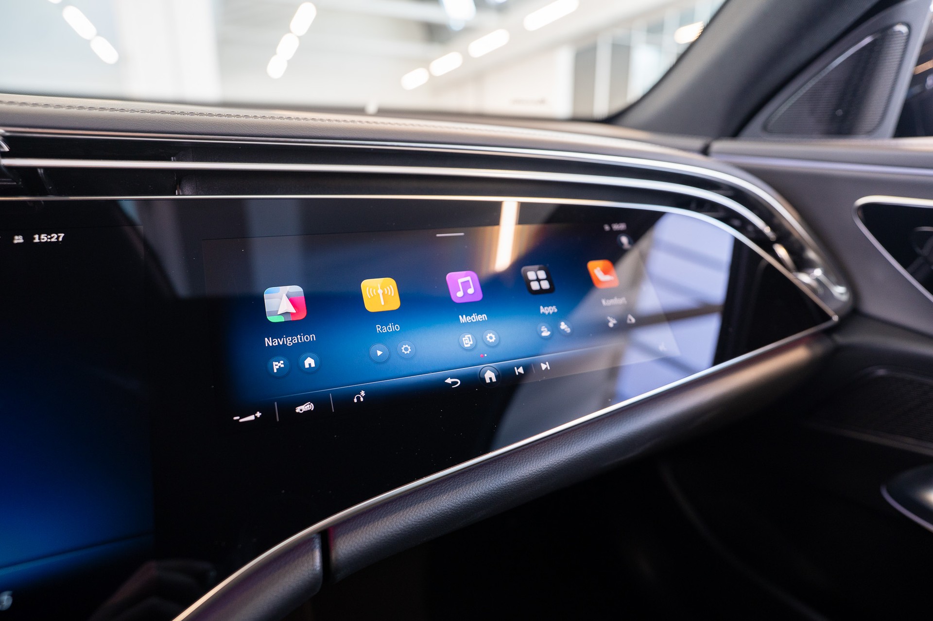 MERCEDES-BENZ E 220 d AMG Line / MBUX Superscreen / 360°Kamera / Ambientebeleuchtung-image-23