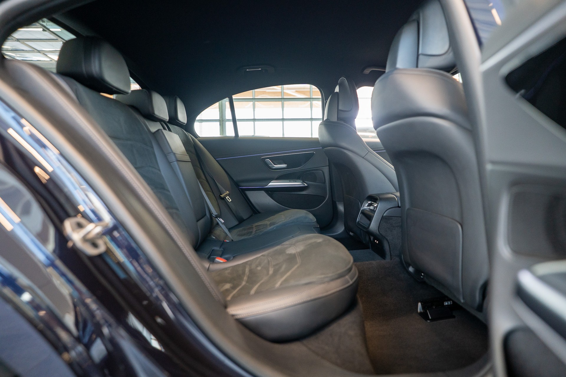 MERCEDES-BENZ E 220 d AMG Line / MBUX Superscreen / 360°Kamera / Ambientebeleuchtung-image-13