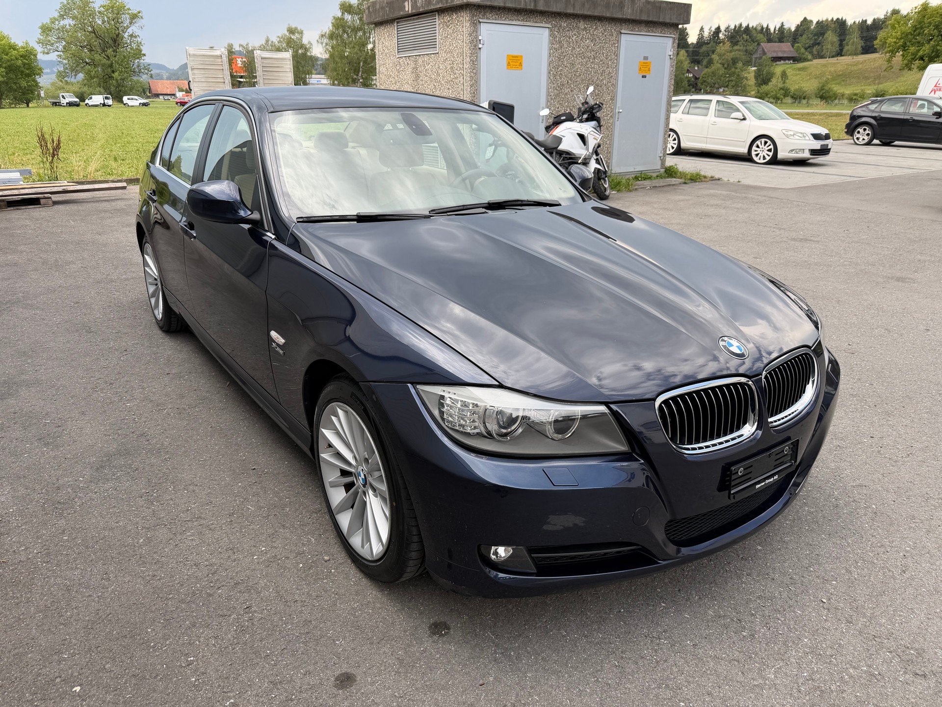 BMW BMW 330d xDrive LCI Steptronic Frisch MFK-showroom-element-1