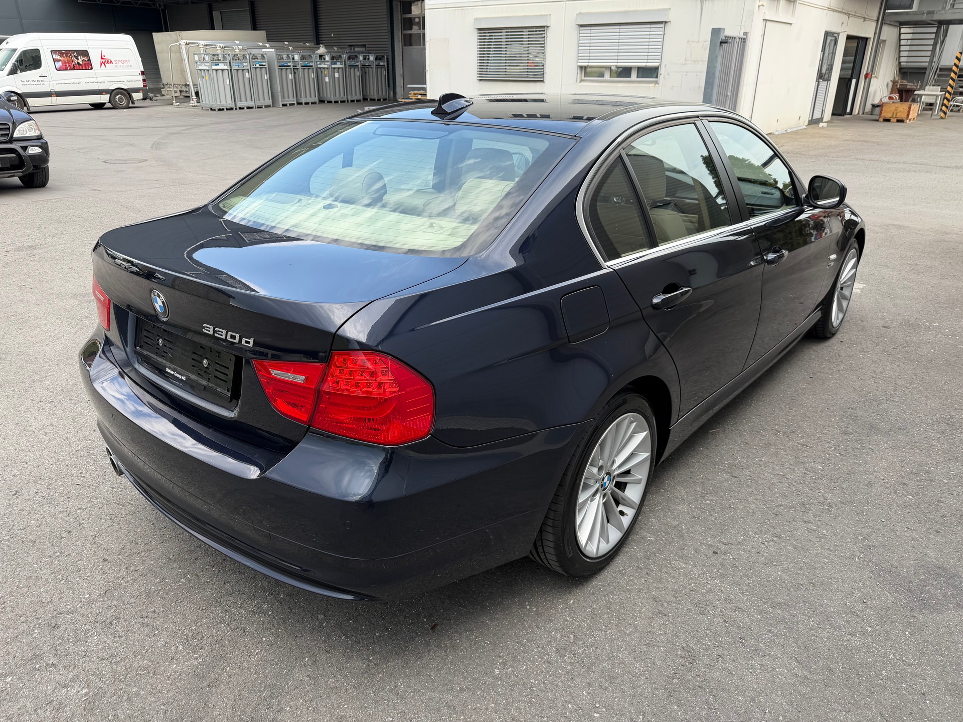 BMW BMW 330d xDrive LCI Steptronic Frisch MFK-showroom-element-2