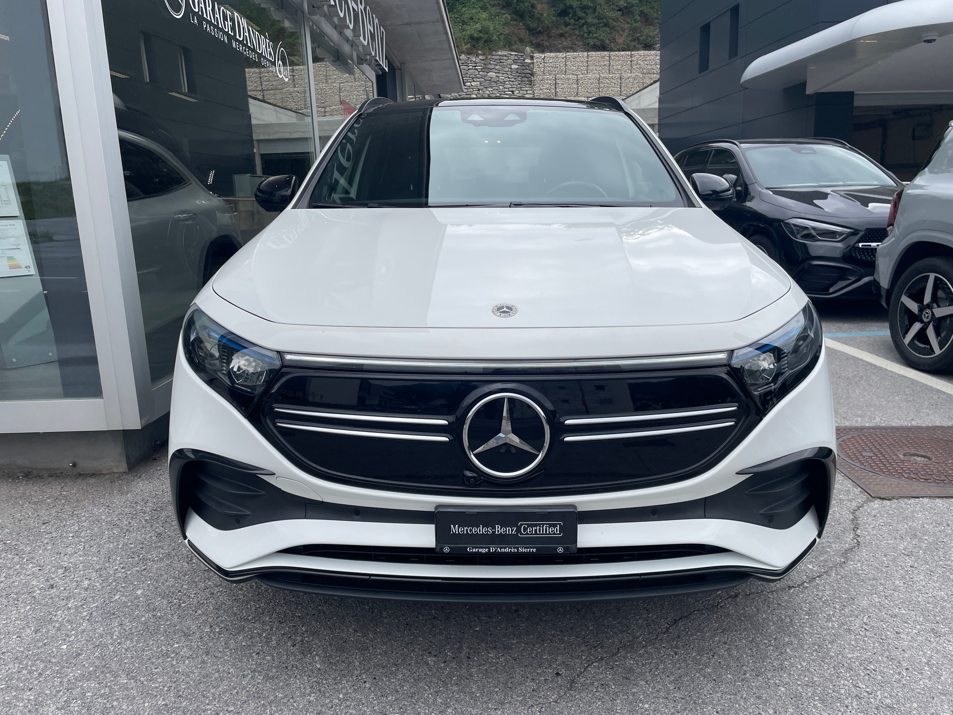 MERCEDES-BENZ EQA 350 AMG Line 4Matic-showroom-element-1