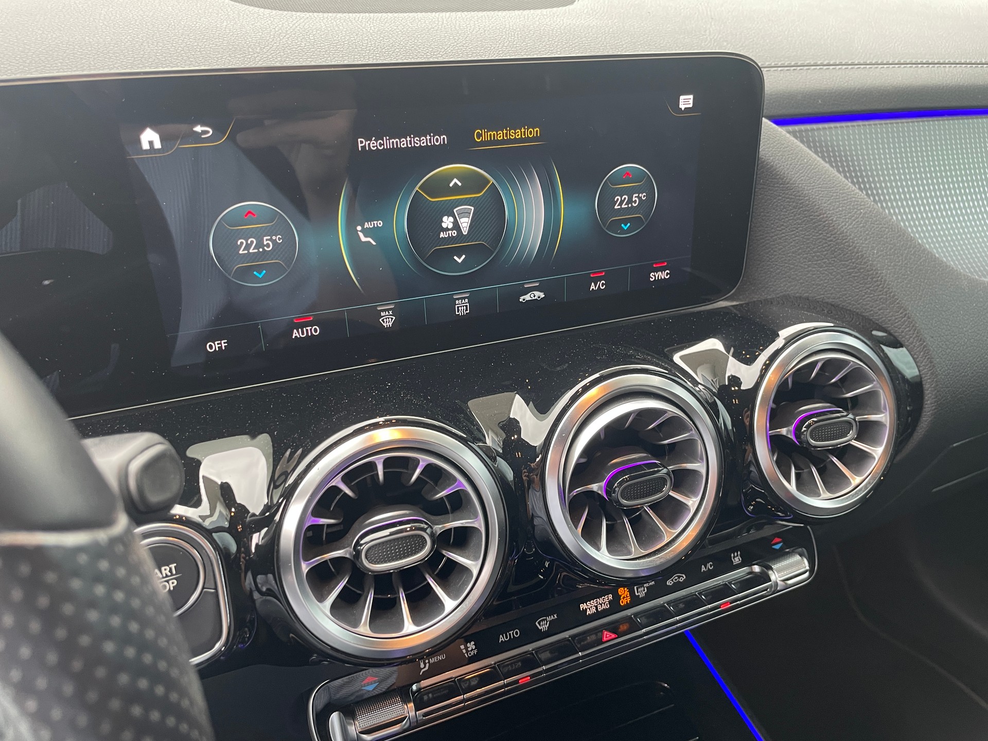 MERCEDES-BENZ EQA 350 AMG Line 4Matic-image-17