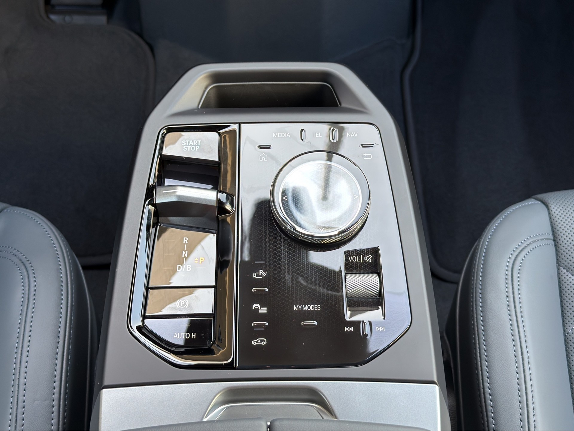 BMW iX xDrive60 M Sport Pro-image-15