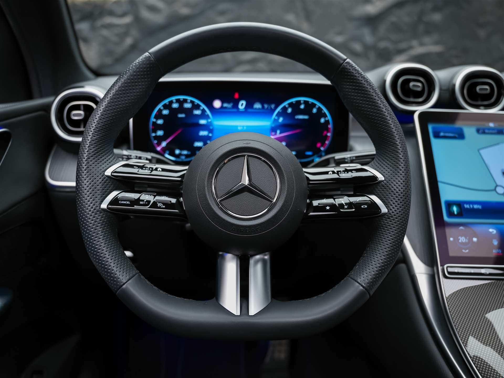 MERCEDES-BENZ GLC 300 4Matic AMG Line 9G-Tronic *21" Felgen*Panorama*AHK*-image-27