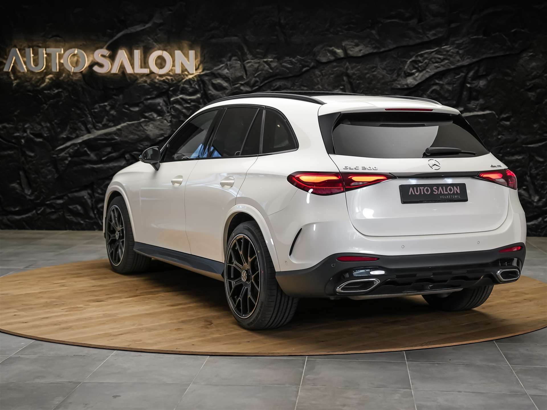 MERCEDES-BENZ GLC 300 4Matic AMG Line 9G-Tronic *21" Felgen*Panorama*AHK*-showroom-element-2