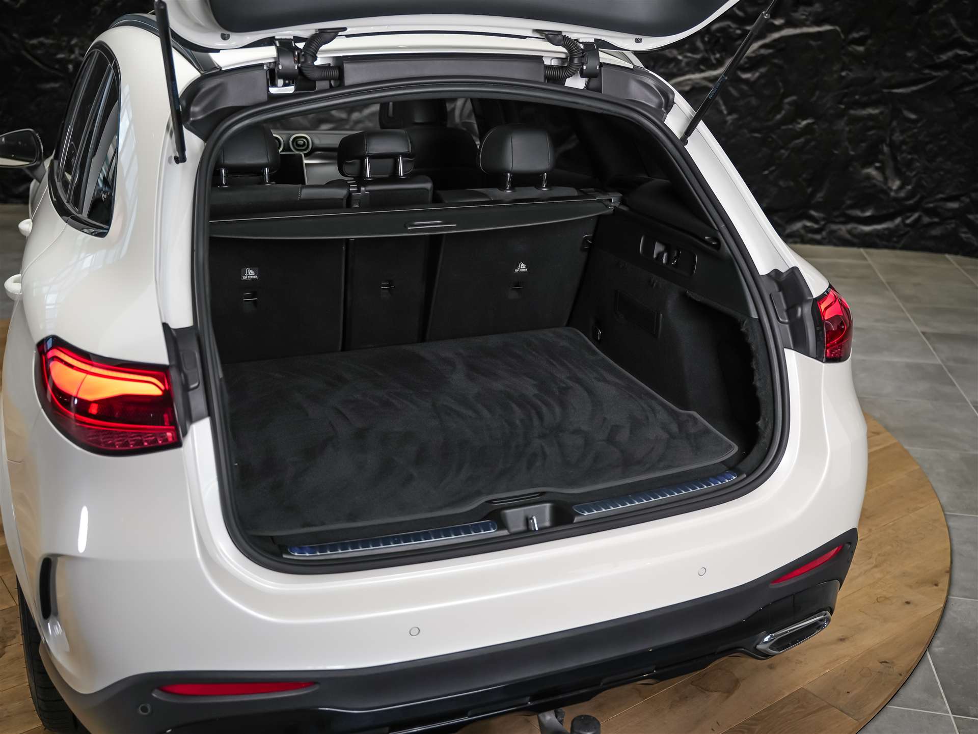 MERCEDES-BENZ GLC 300 4Matic AMG Line 9G-Tronic *21" Felgen*Panorama*AHK*-image-43