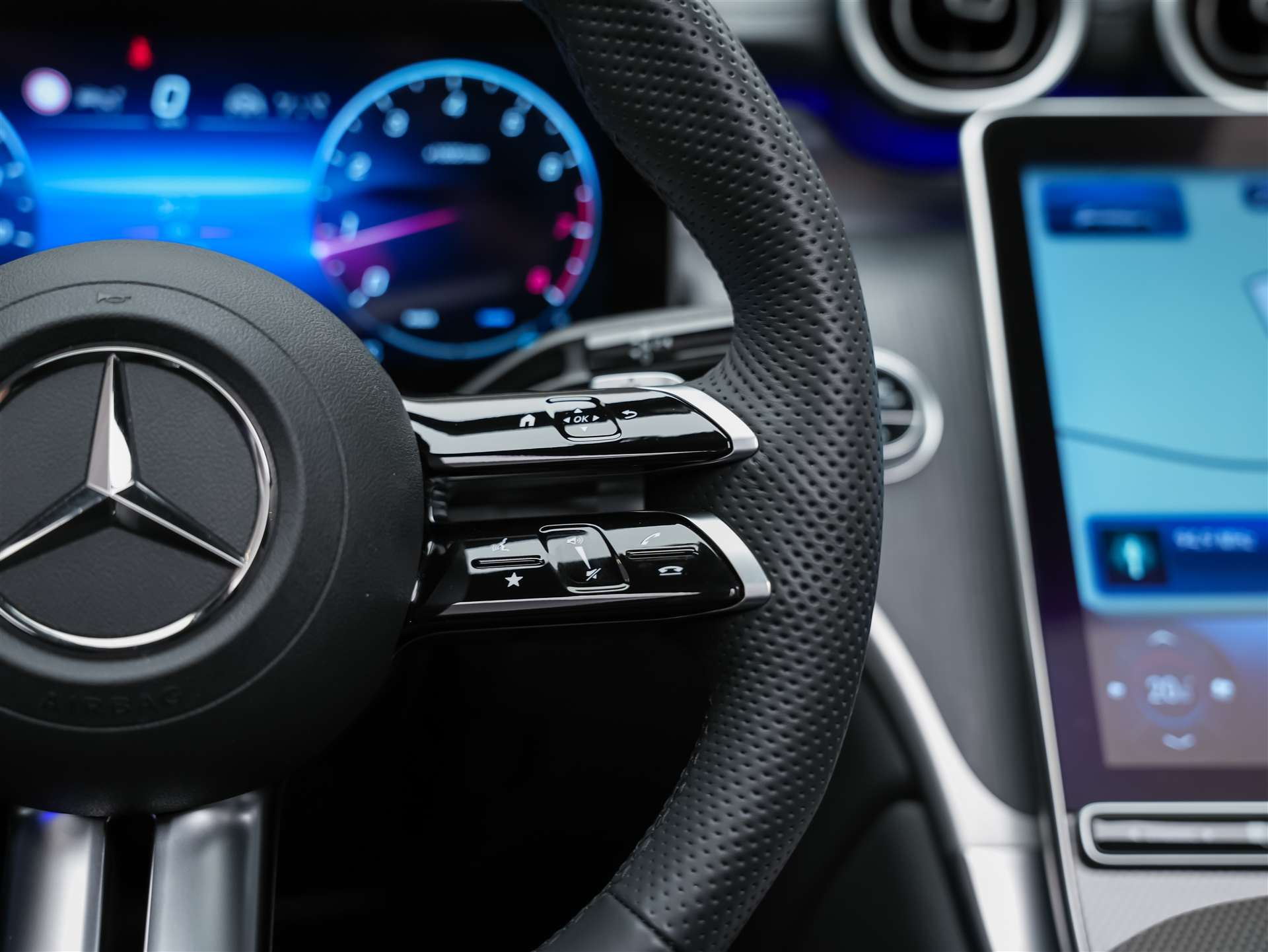MERCEDES-BENZ GLC 300 4Matic AMG Line 9G-Tronic *21" Felgen*Panorama*AHK*-image-29