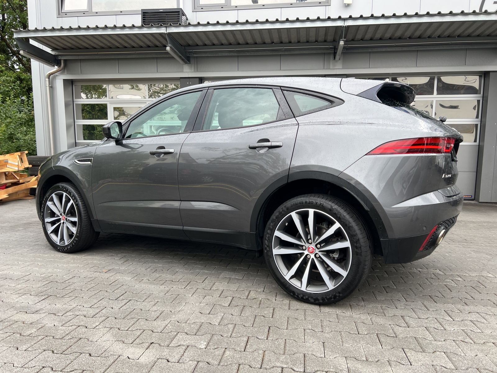 JAGUAR E-Pace 2.0 P200 HSE AWD Automatik-showroom-element-2